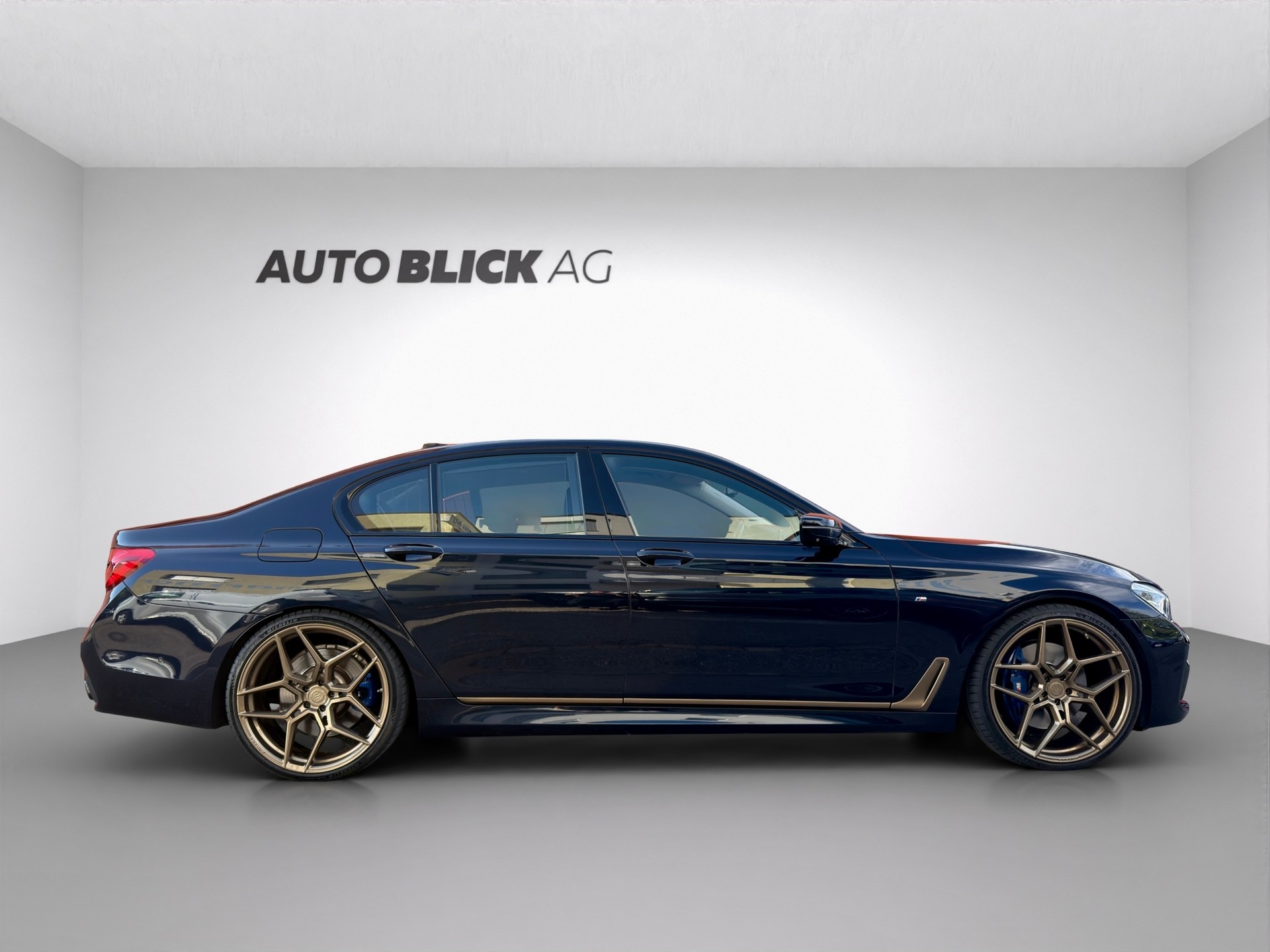 BMW 750i xDrive Steptronic-image-3