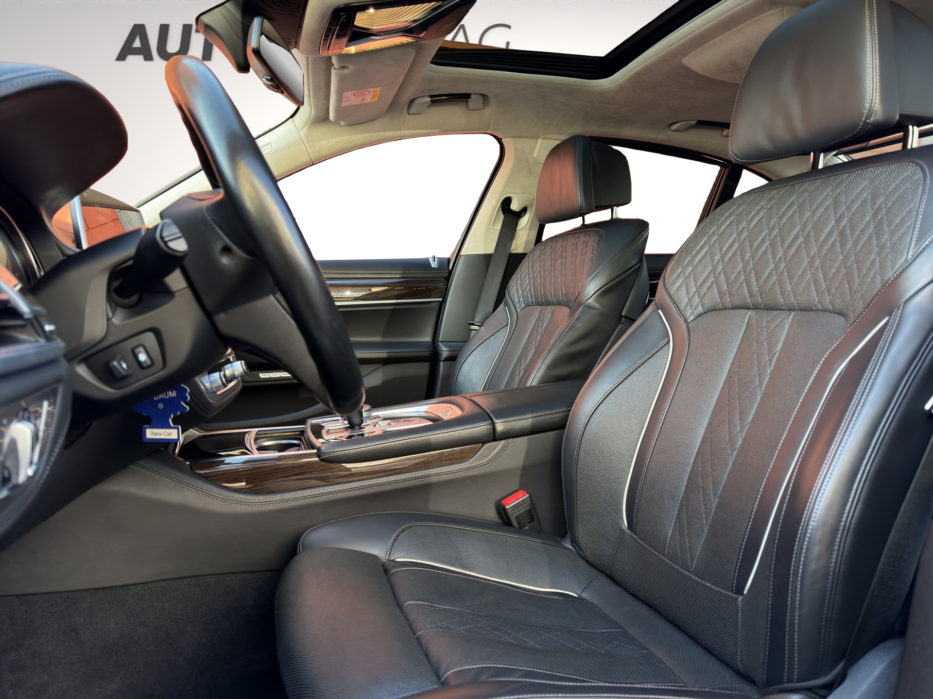 BMW 750i xDrive Steptronic-image-9