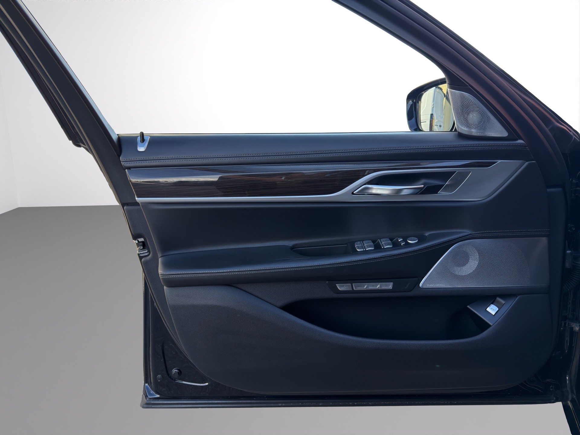 BMW 750i xDrive Steptronic-image-8
