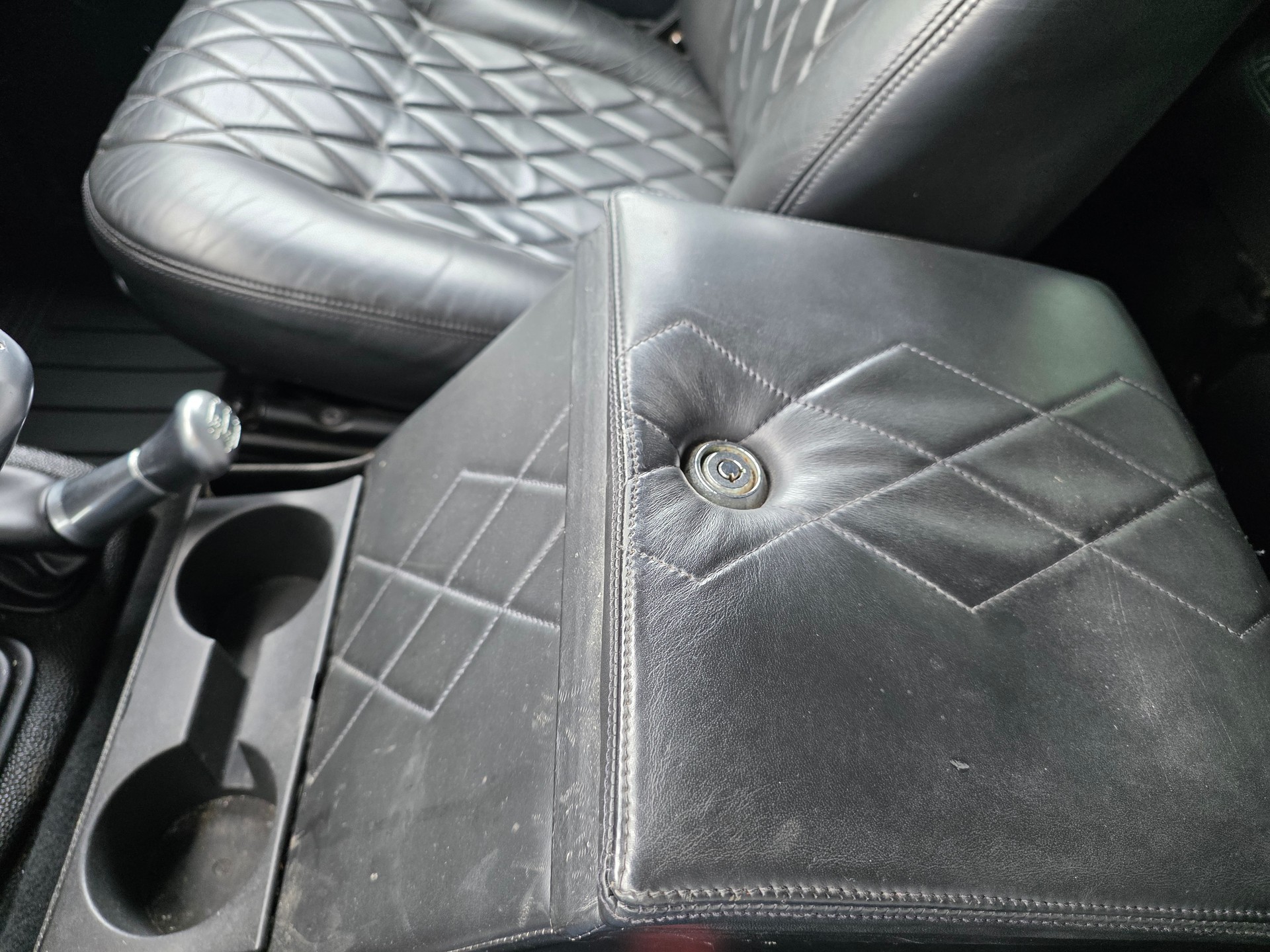 LAND ROVER Defender 110 2.2 TD4 Station Wagon-image-13