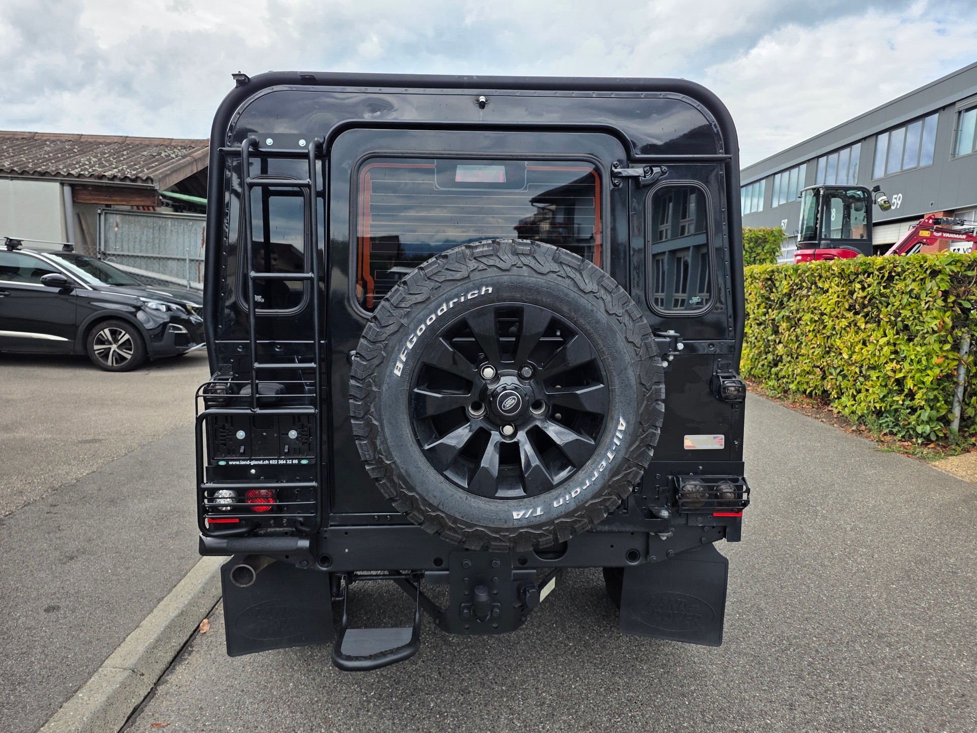 LAND ROVER Defender 110 2.2 TD4 Station Wagon-image-5