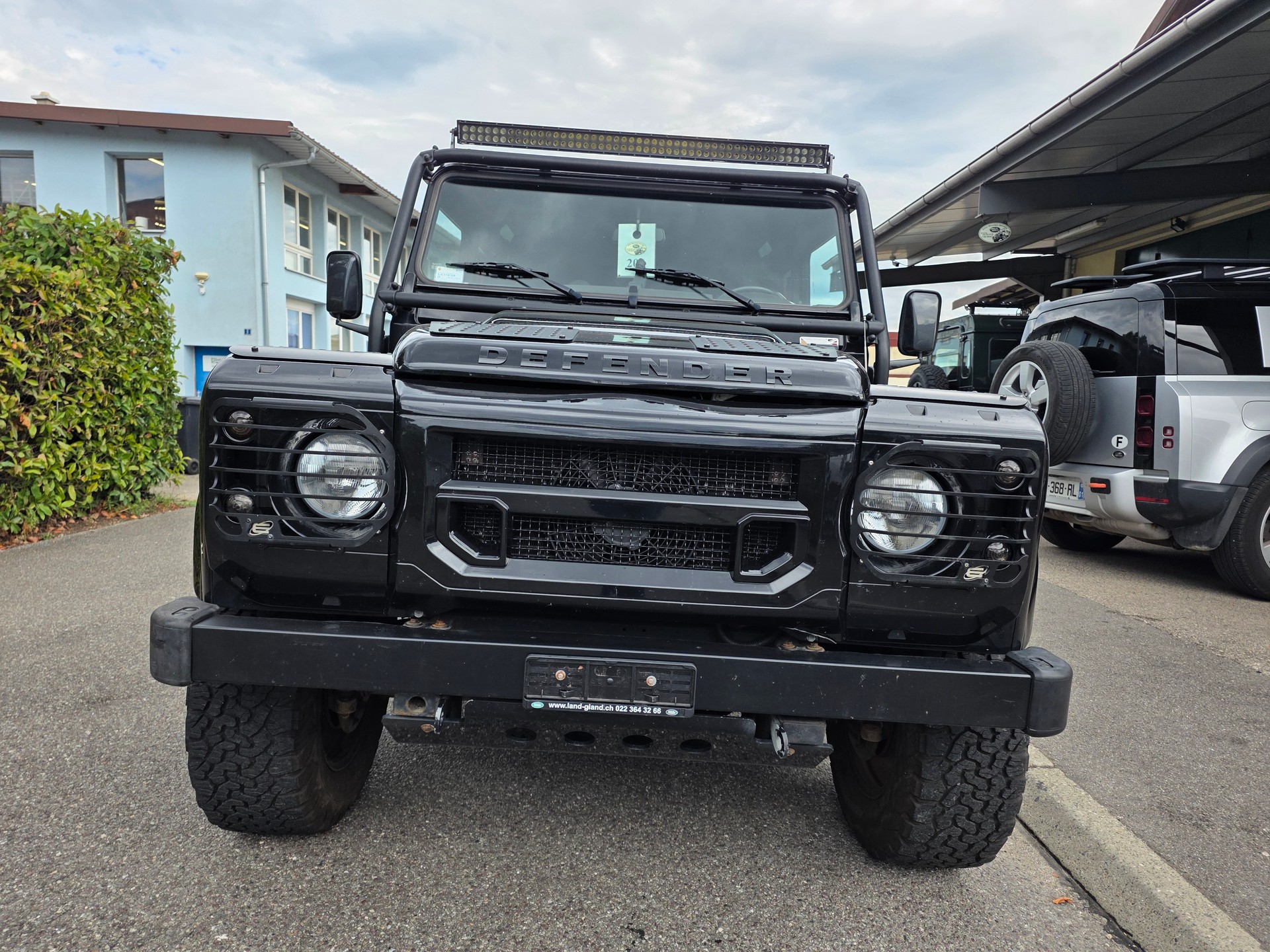 LAND ROVER Defender 110 2.2 TD4 Station Wagon-image-7
