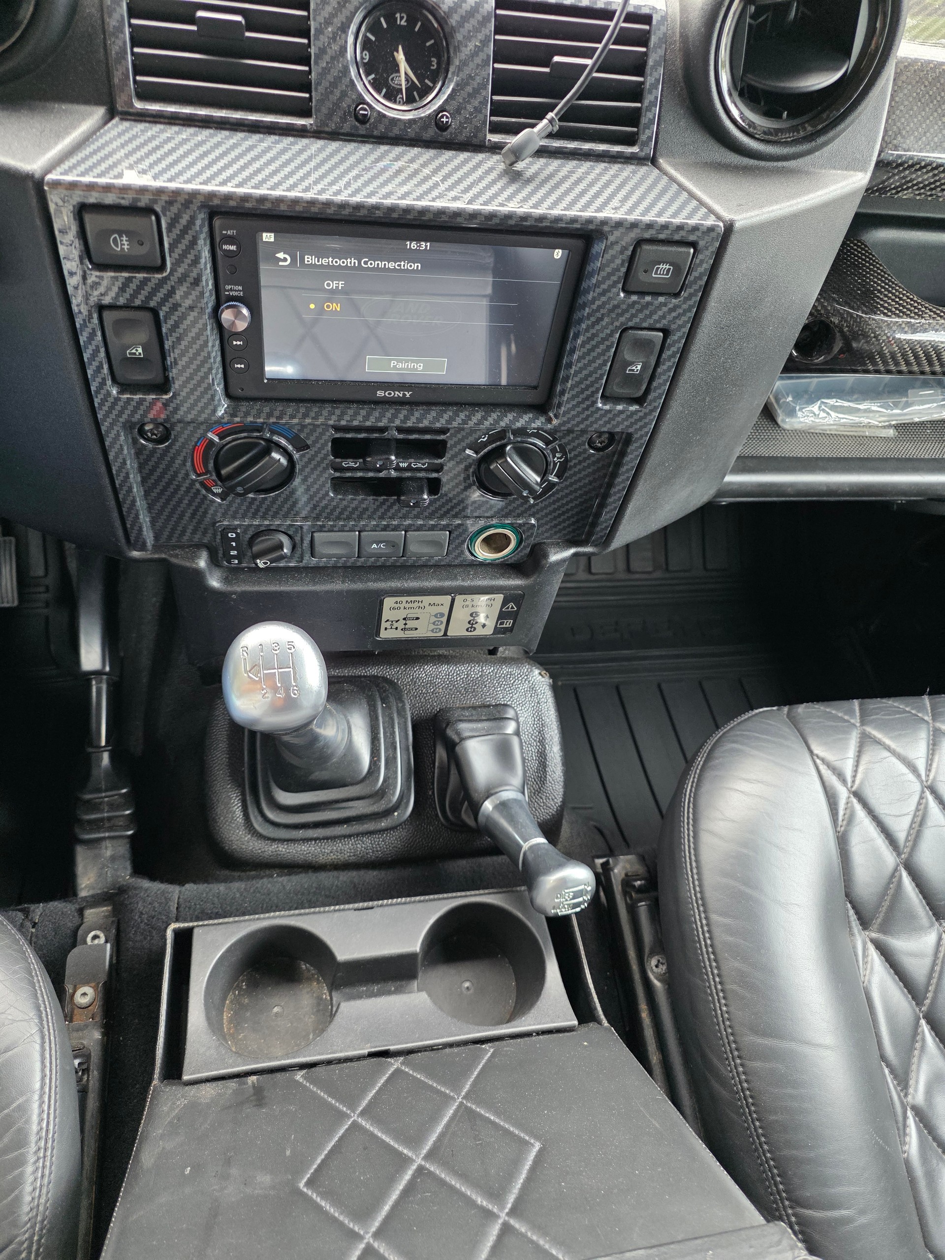 LAND ROVER Defender 110 2.2 TD4 Station Wagon-image-9