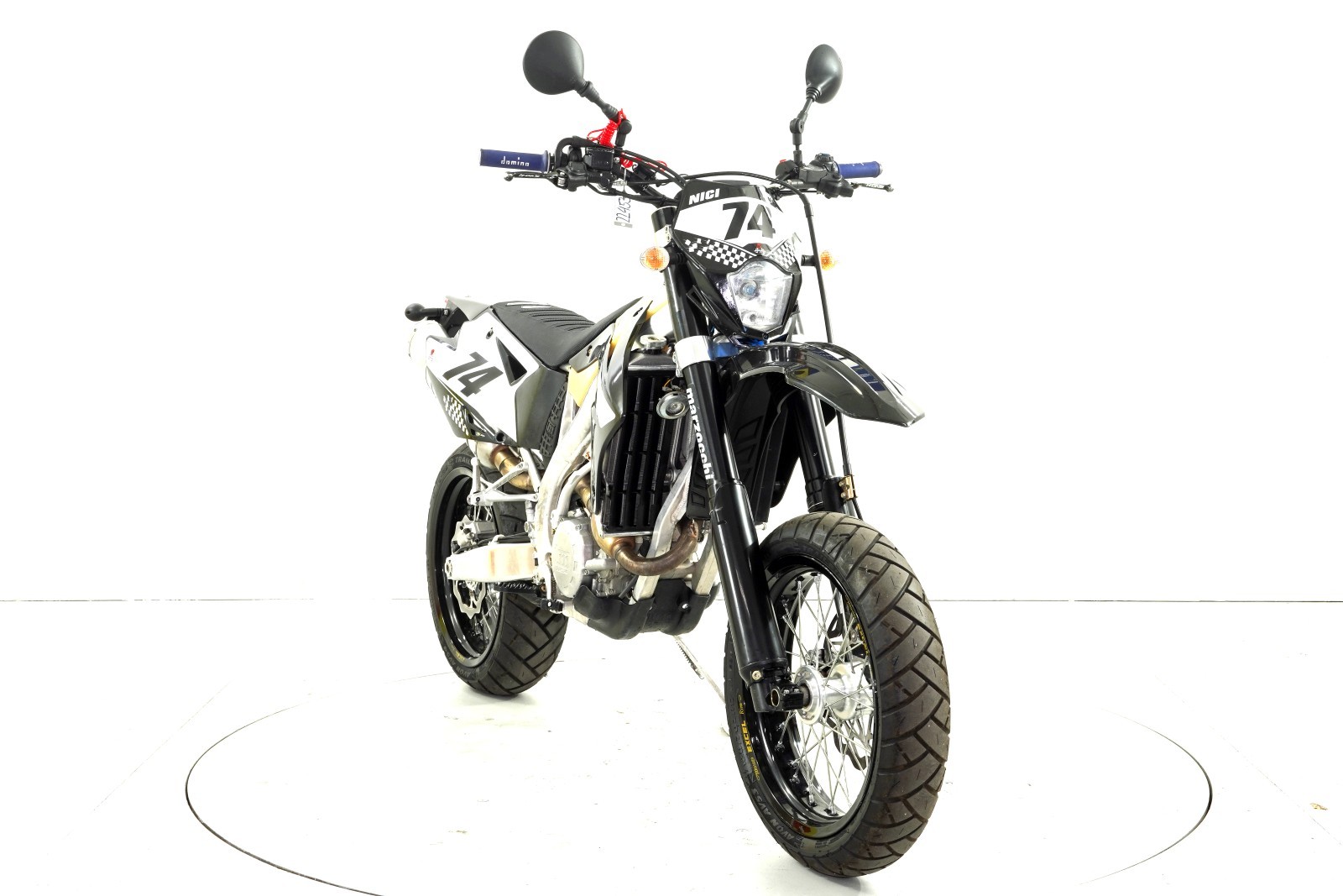 TM EN 250 Fi-showroom-element-1