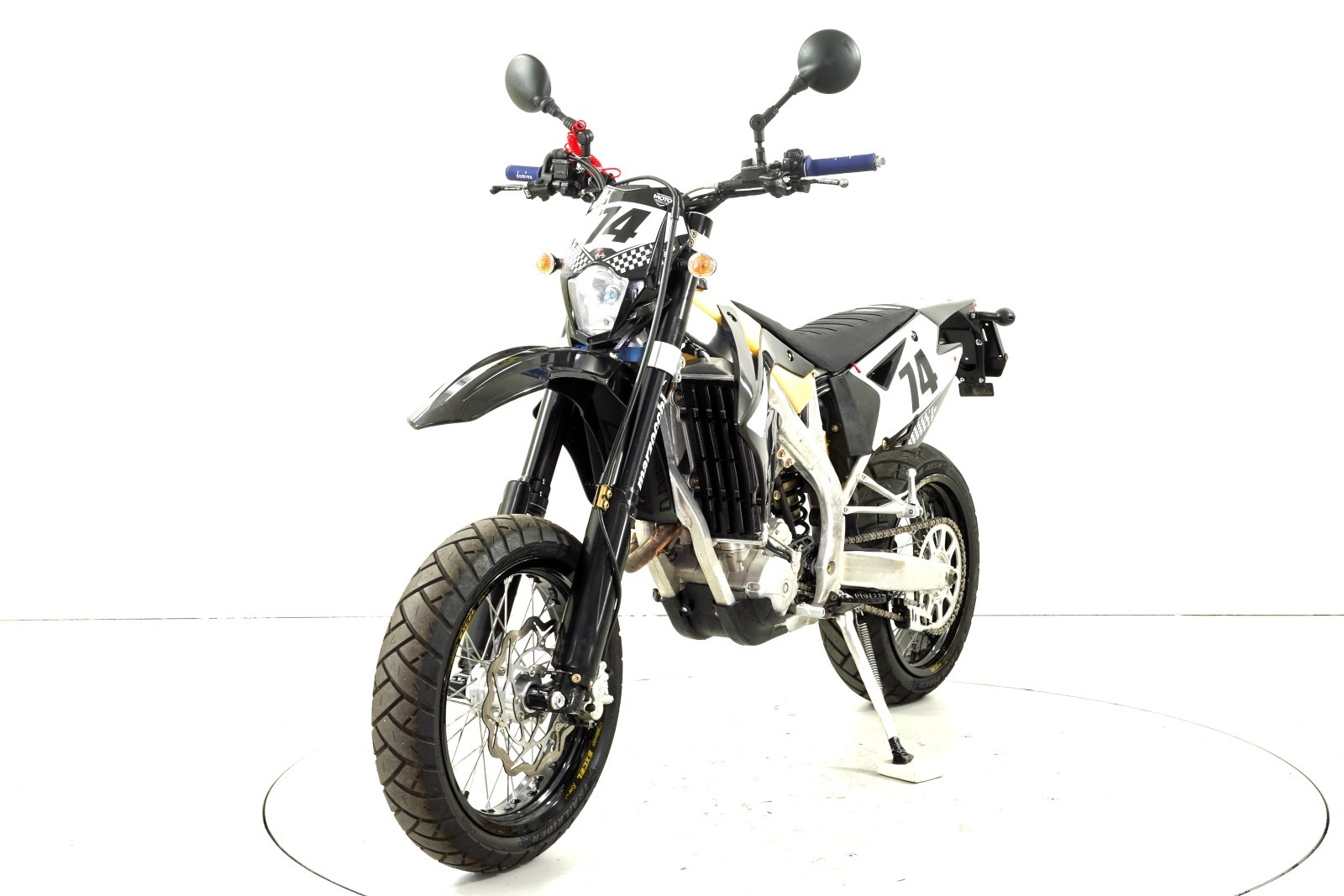 TM EN 250 Fi-showroom-element-2
