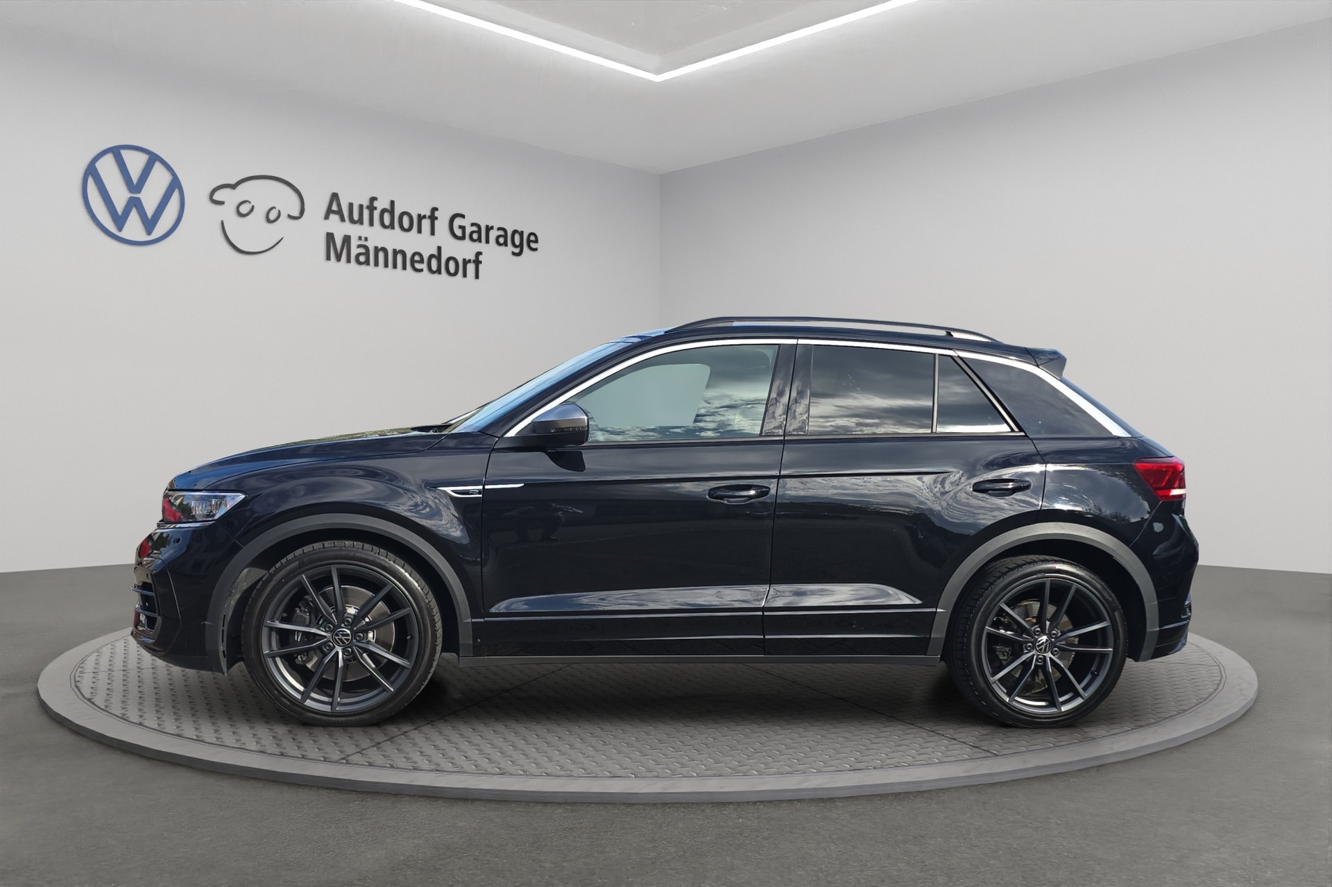 VW T-Roc 2.0 TSI R DSG 4Motion-image-2