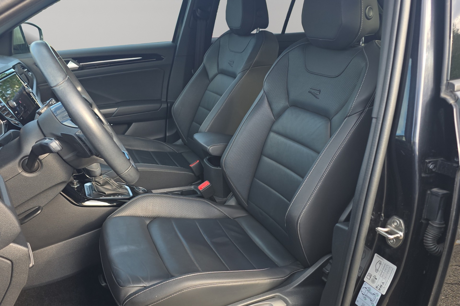 VW T-Roc 2.0 TSI R DSG 4Motion-image-10