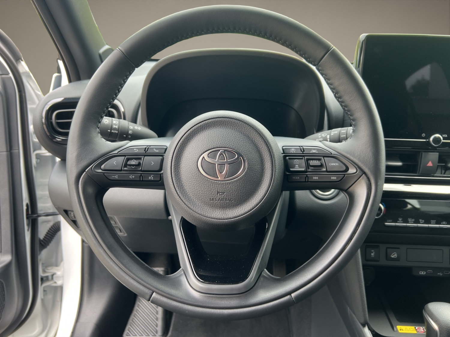 TOYOTA Yaris Cross 1.5 VVT-i HSD Trend AWD-i-image-15