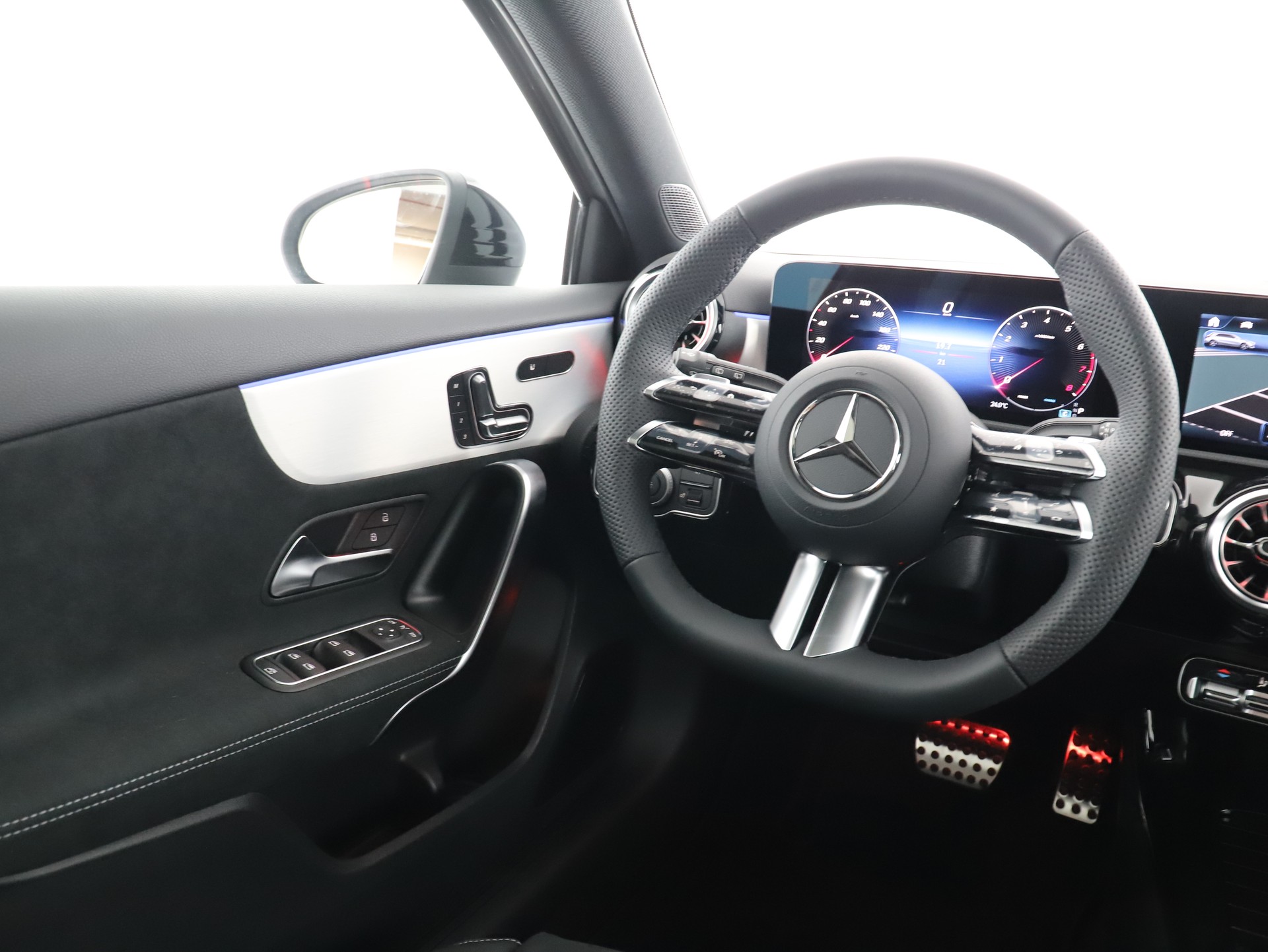 MERCEDES-BENZ A 200 Night Star 7G-DCT-image-13