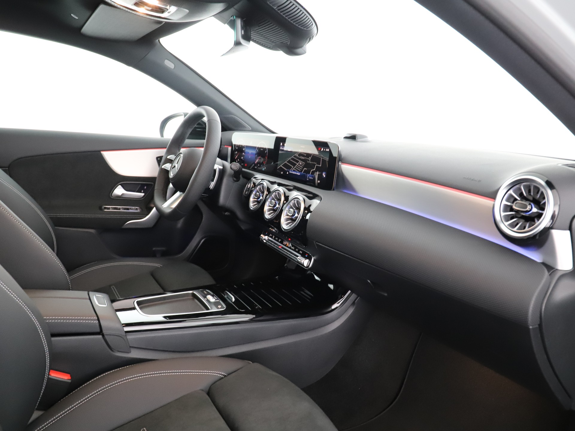 MERCEDES-BENZ A 200 Night Star 7G-DCT-image-10