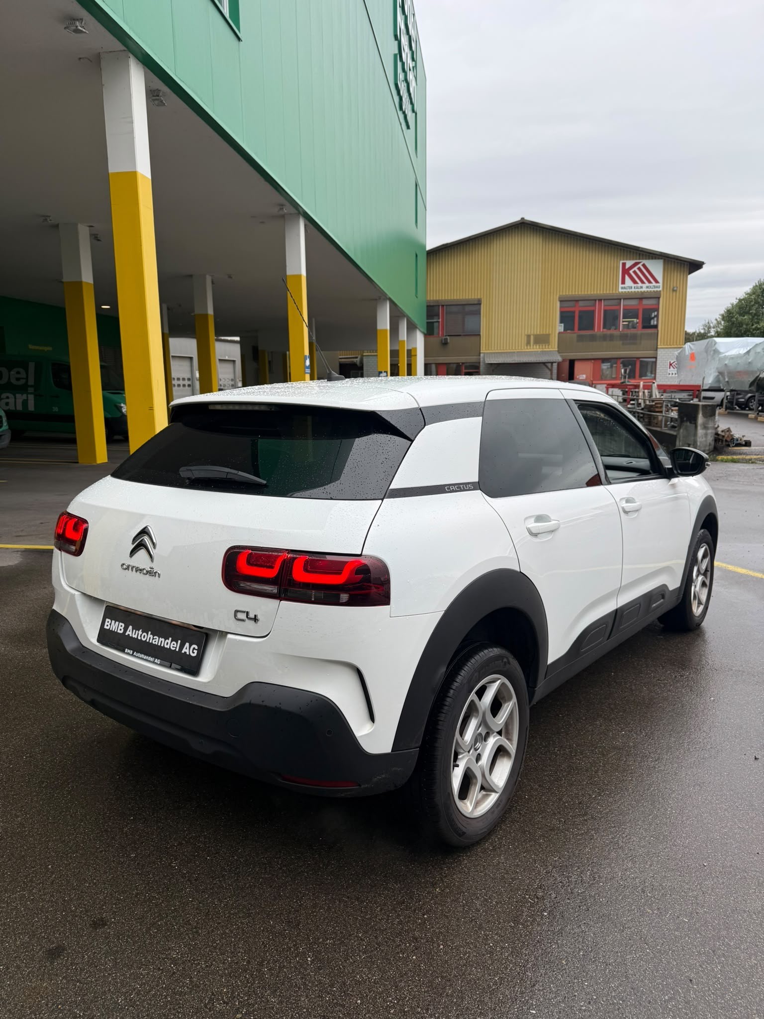 CITROEN C4 Cactus 1.2 Pure Tech Shine EAT6-image-6