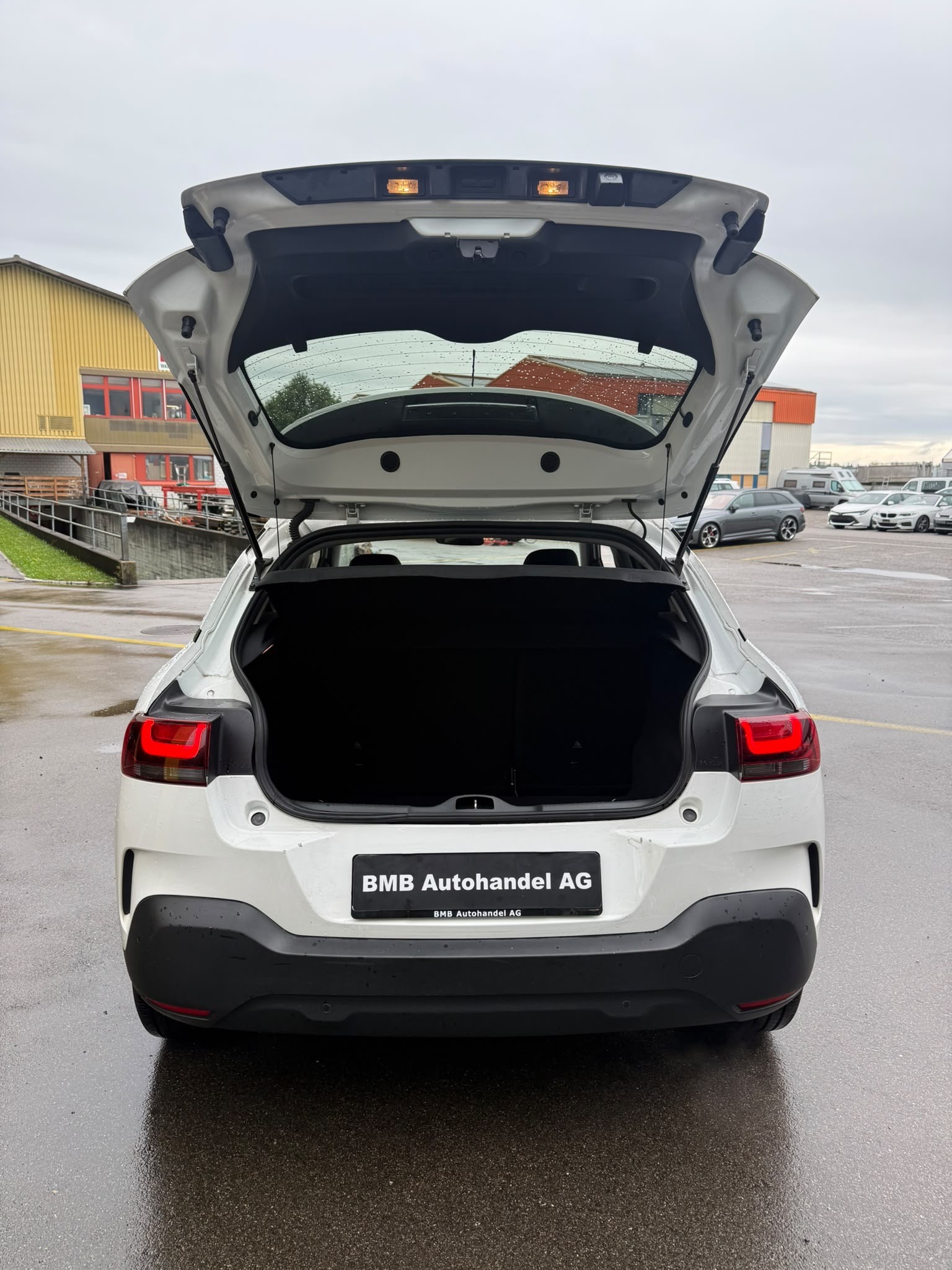 CITROEN C4 Cactus 1.2 Pure Tech Shine EAT6-image-15
