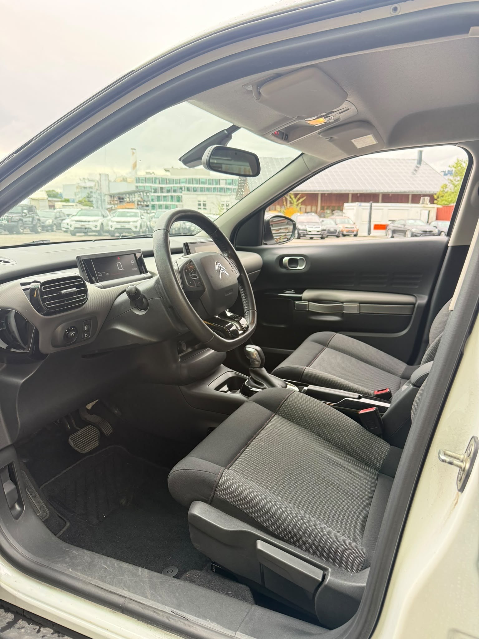 CITROEN C4 Cactus 1.2 Pure Tech Shine EAT6-image-8