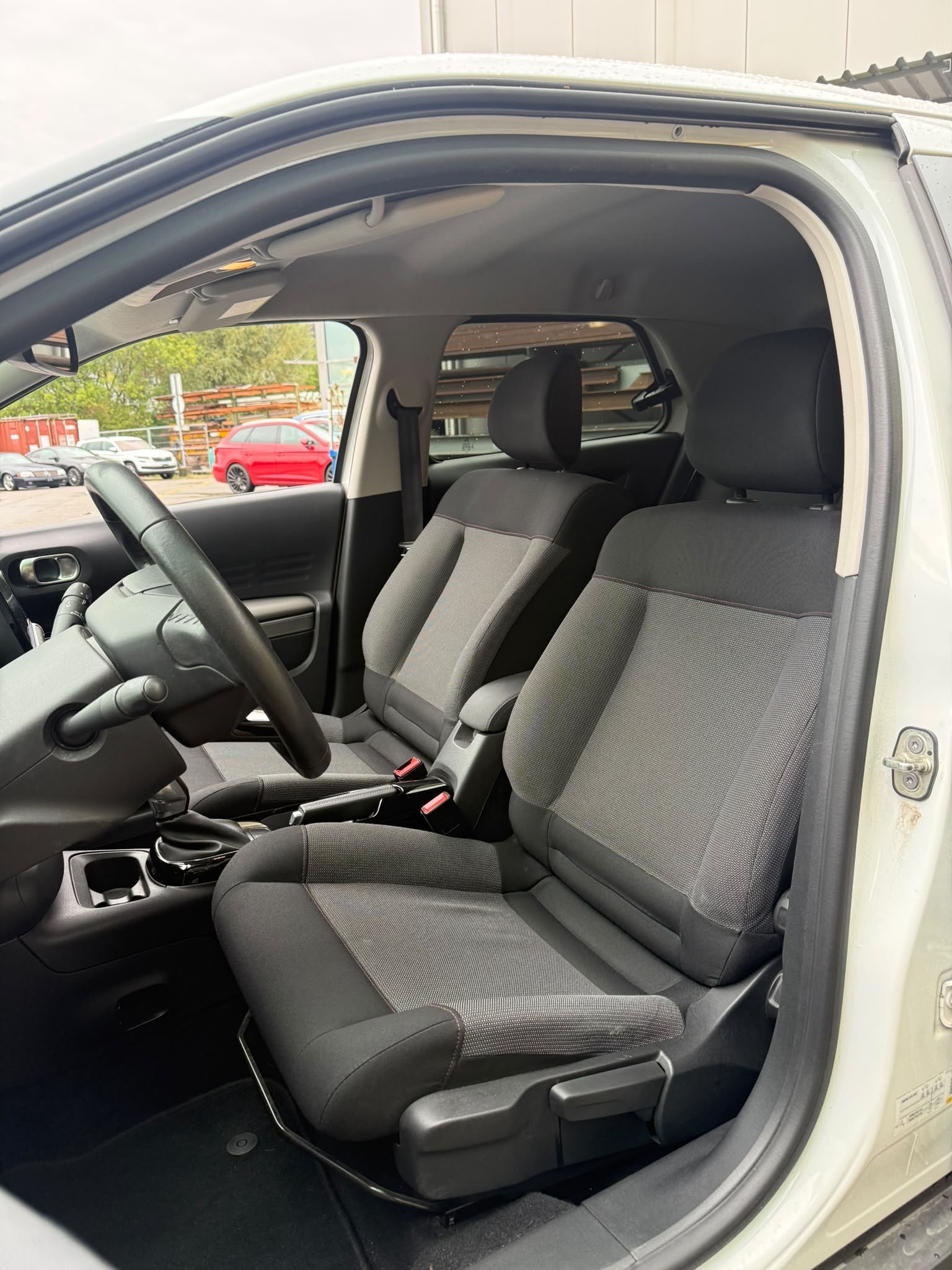CITROEN C4 Cactus 1.2 Pure Tech Shine EAT6-image-12