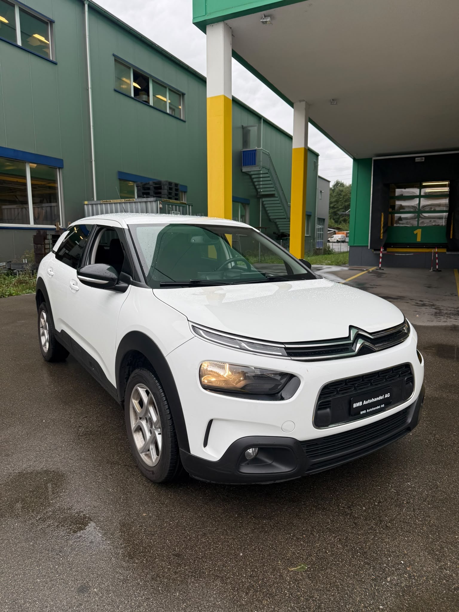 CITROEN C4 Cactus 1.2 Pure Tech Shine EAT6-image-0