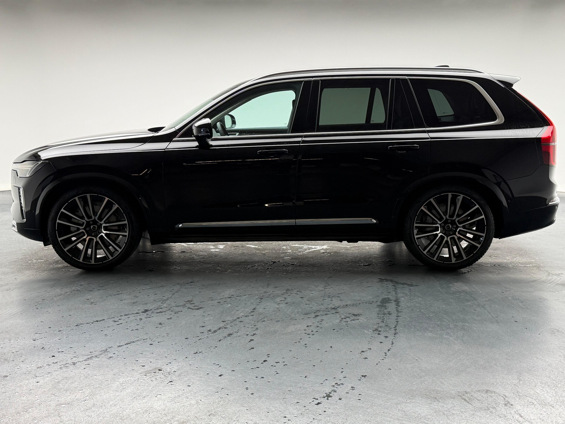 VOLVO XC90 2.0 B5 MH Black Edition AWD-image-2