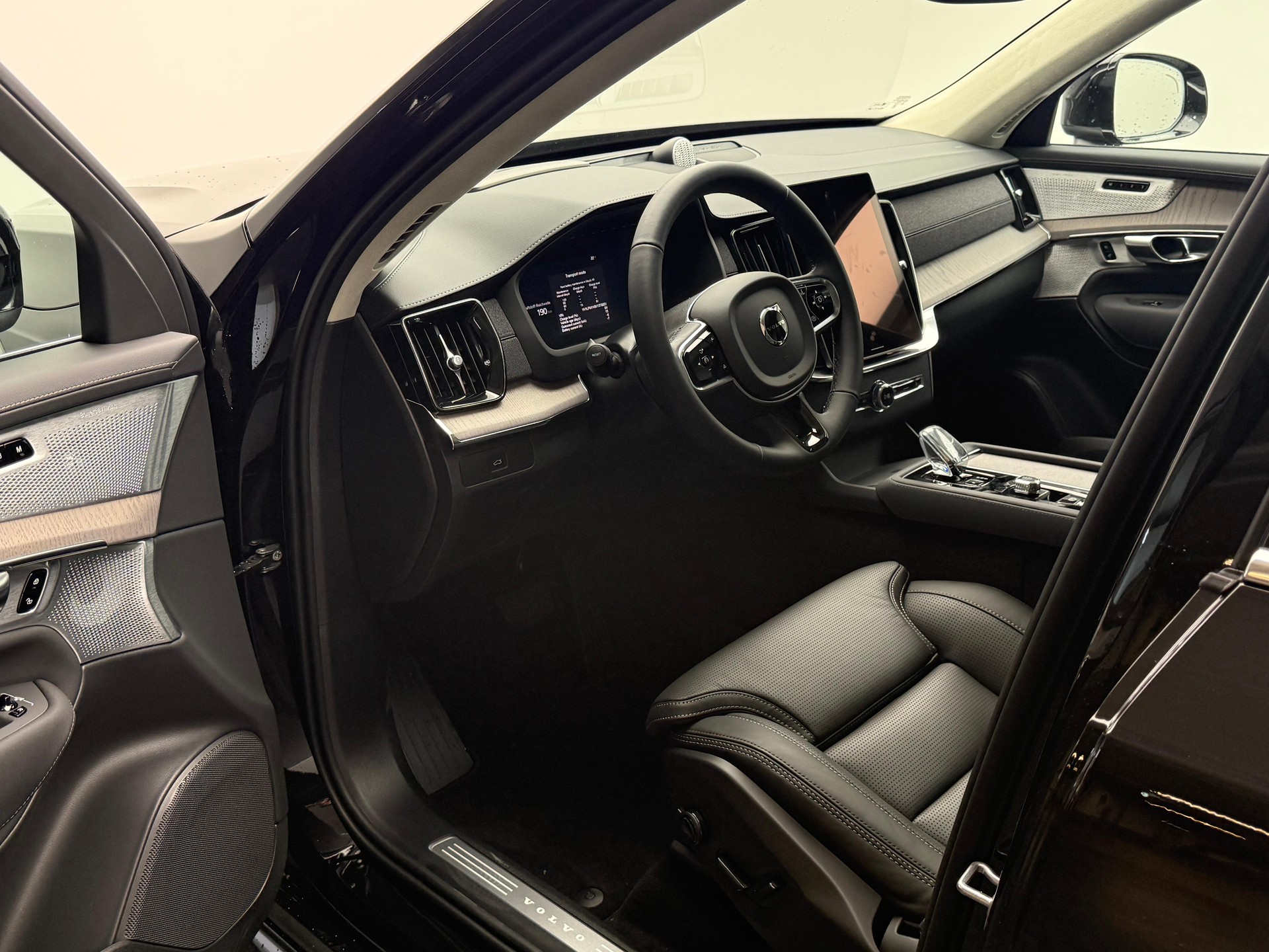 VOLVO XC90 2.0 B5 MH Black Edition AWD-image-4