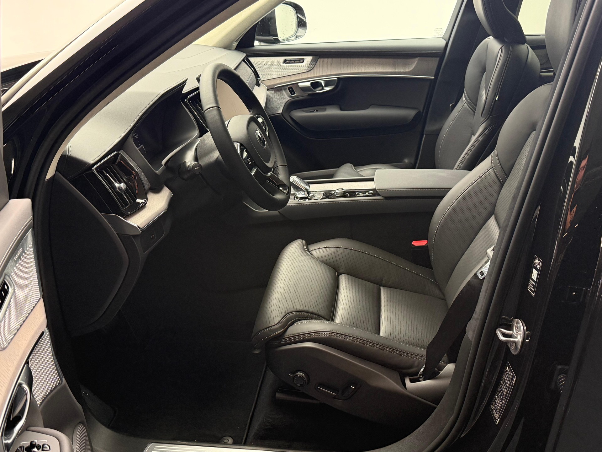 VOLVO XC90 2.0 B5 MH Black Edition AWD-image-3