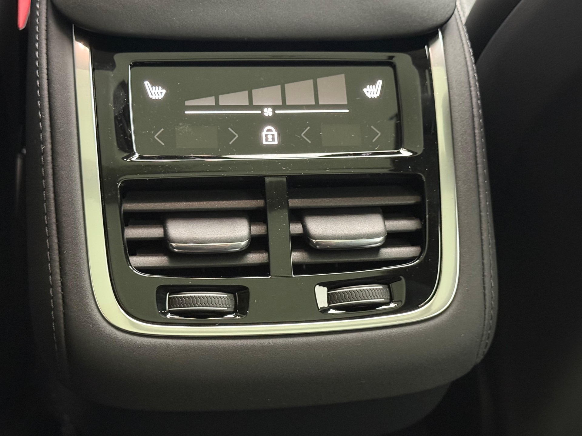 VOLVO XC90 2.0 B5 MH Black Edition AWD-image-11