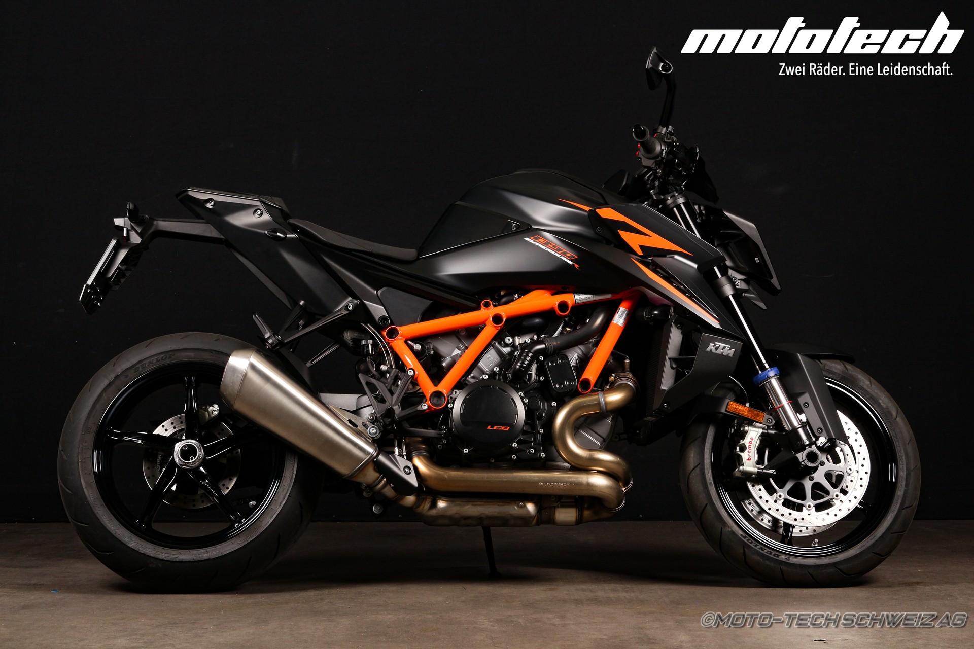 KTM 1390 Super Duke R-showroom-element-1