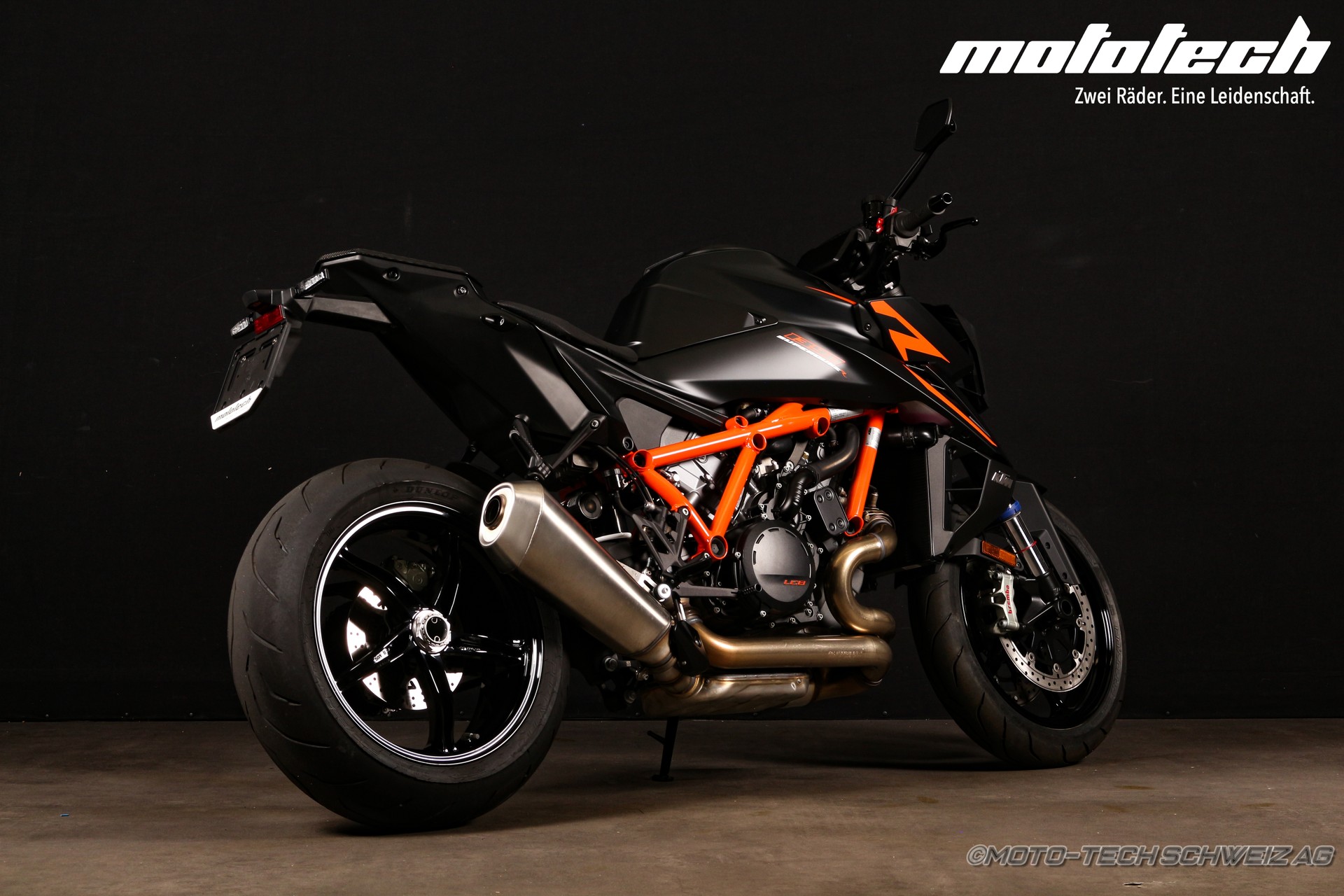 KTM 1390 Super Duke R-showroom-element-2