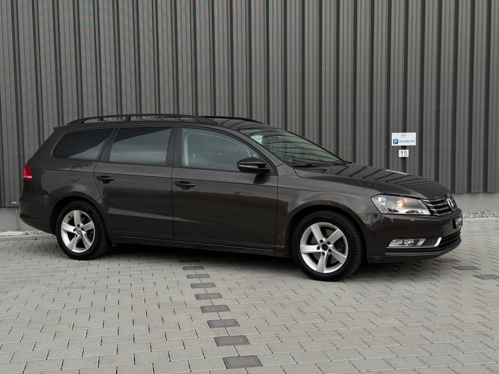 VW Passat Variant 2.0 TDI BMT Trendline 4M-image-9