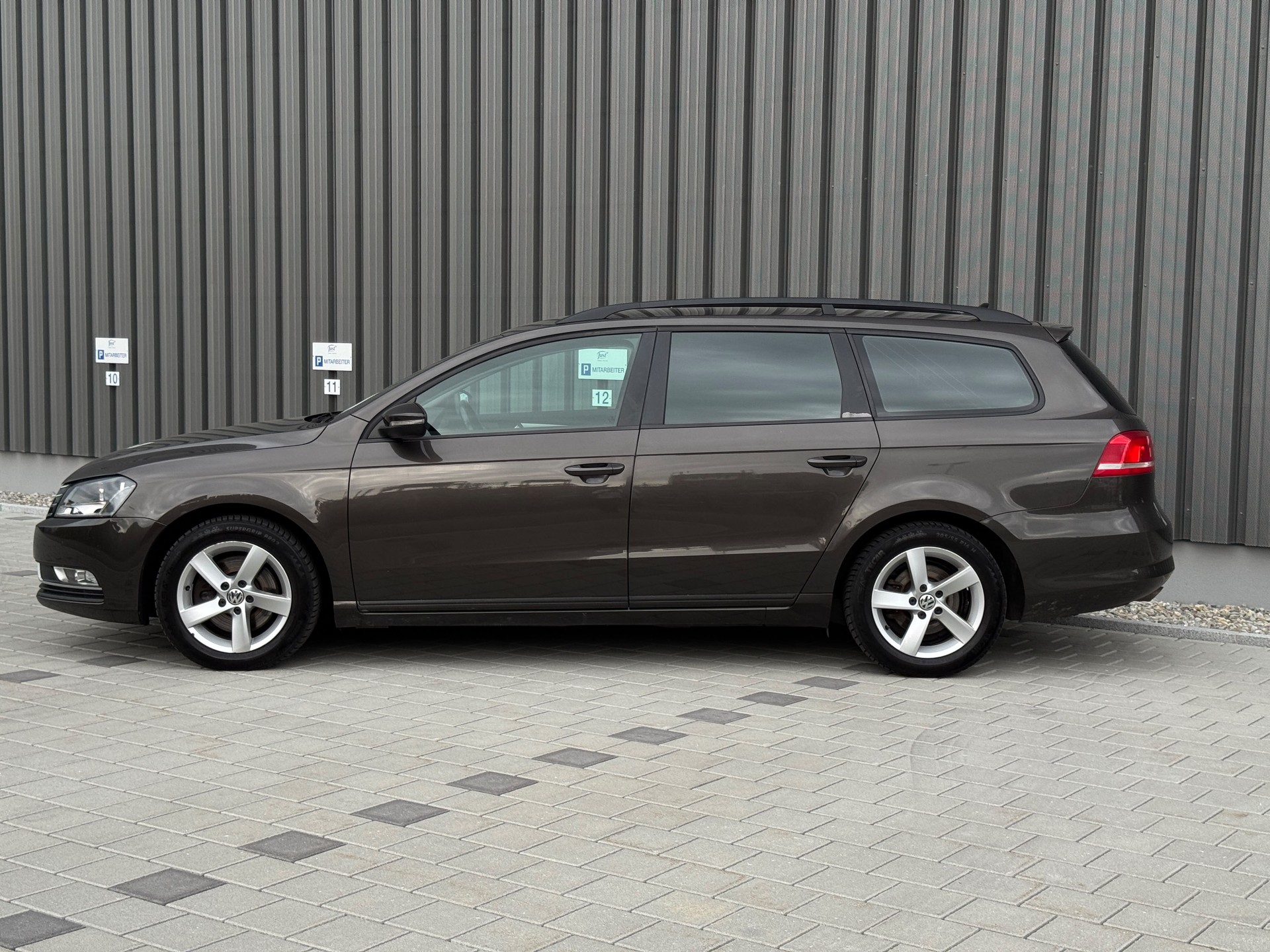 VW Passat Variant 2.0 TDI BMT Trendline 4M-image-3