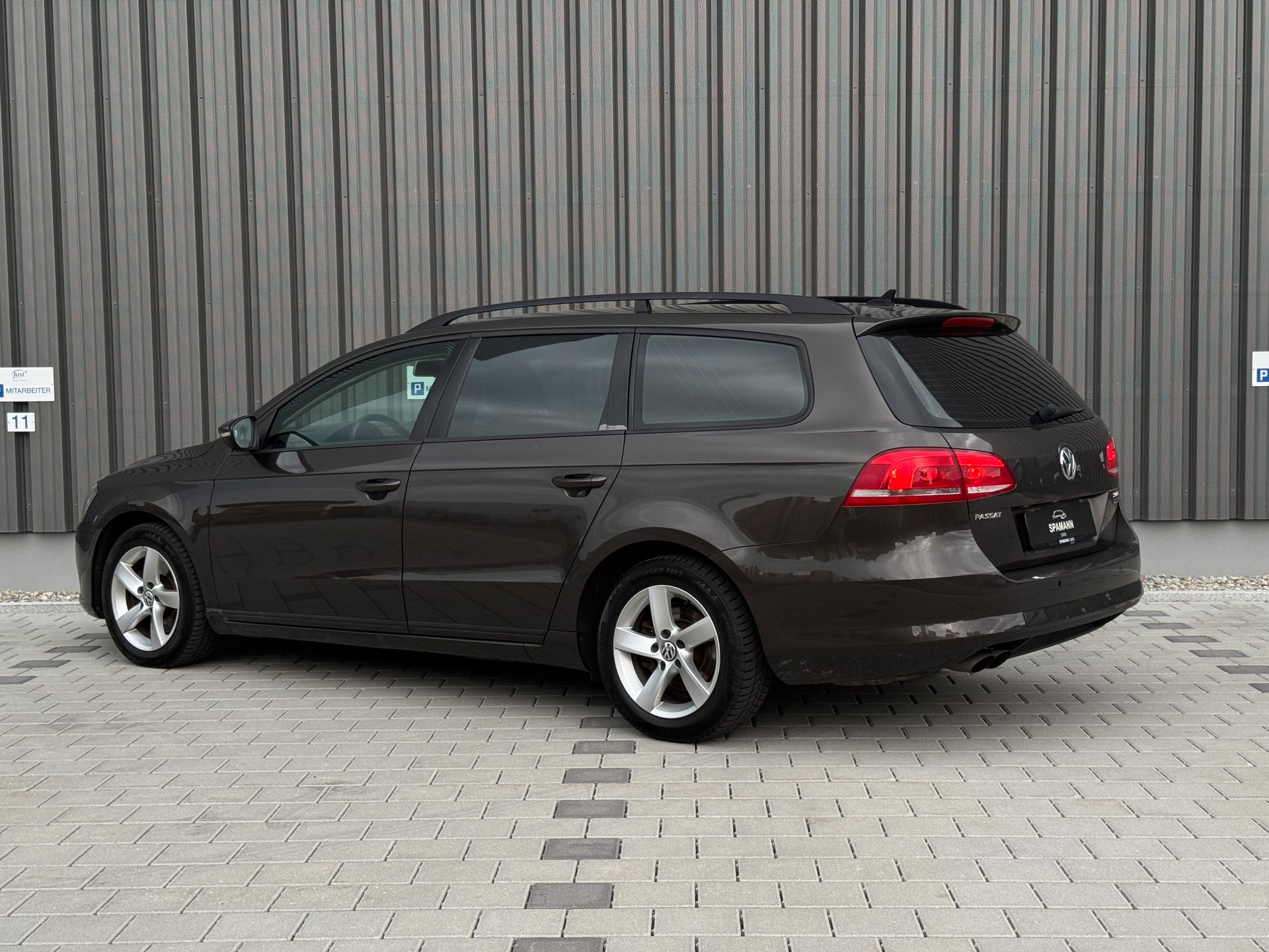 VW Passat Variant 2.0 TDI BMT Trendline 4M-image-4