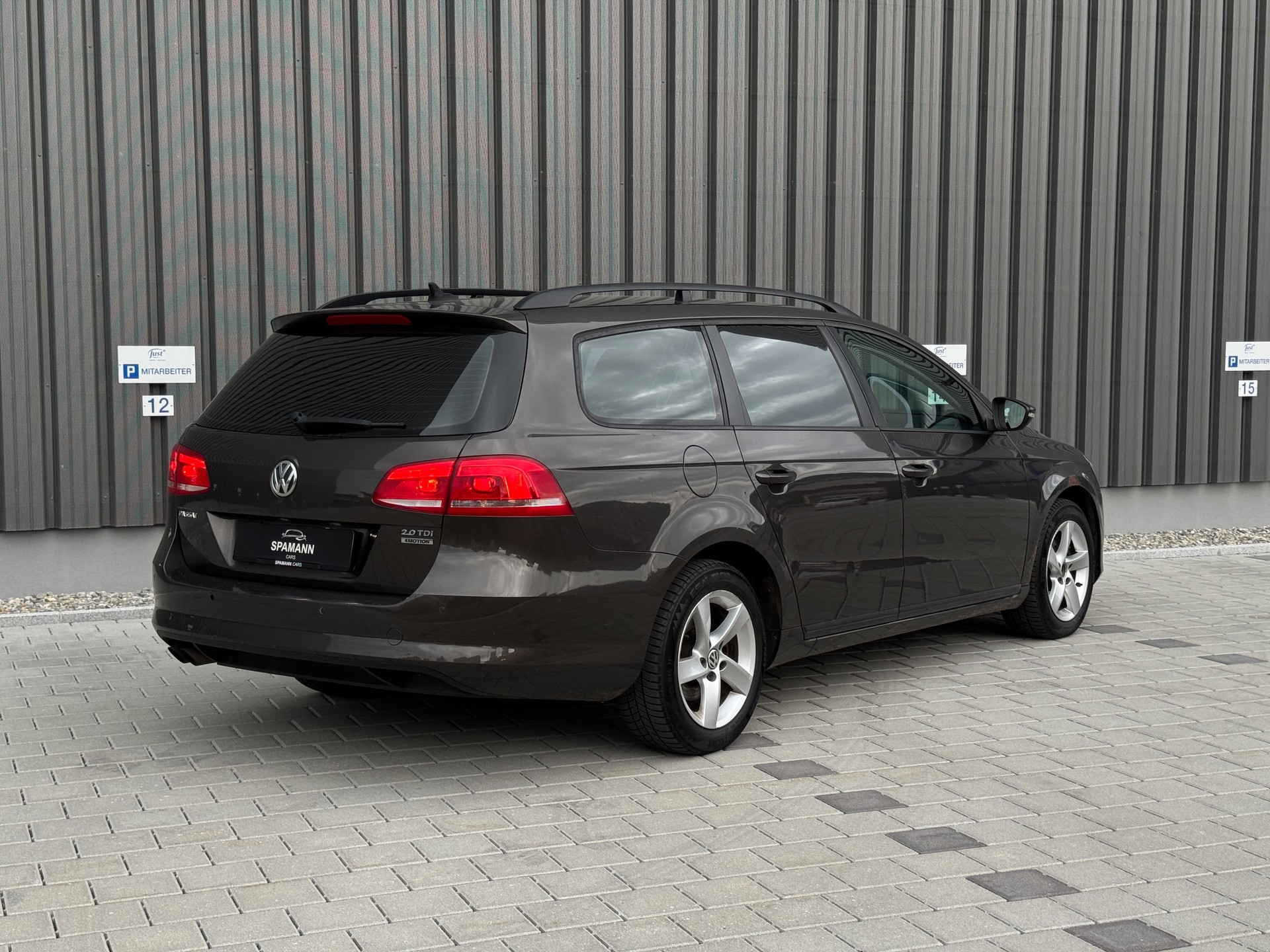 VW Passat Variant 2.0 TDI BMT Trendline 4M-image-6