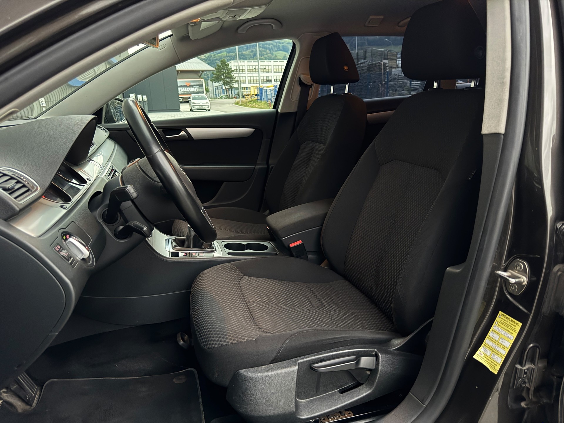 VW Passat Variant 2.0 TDI BMT Trendline 4M-image-12