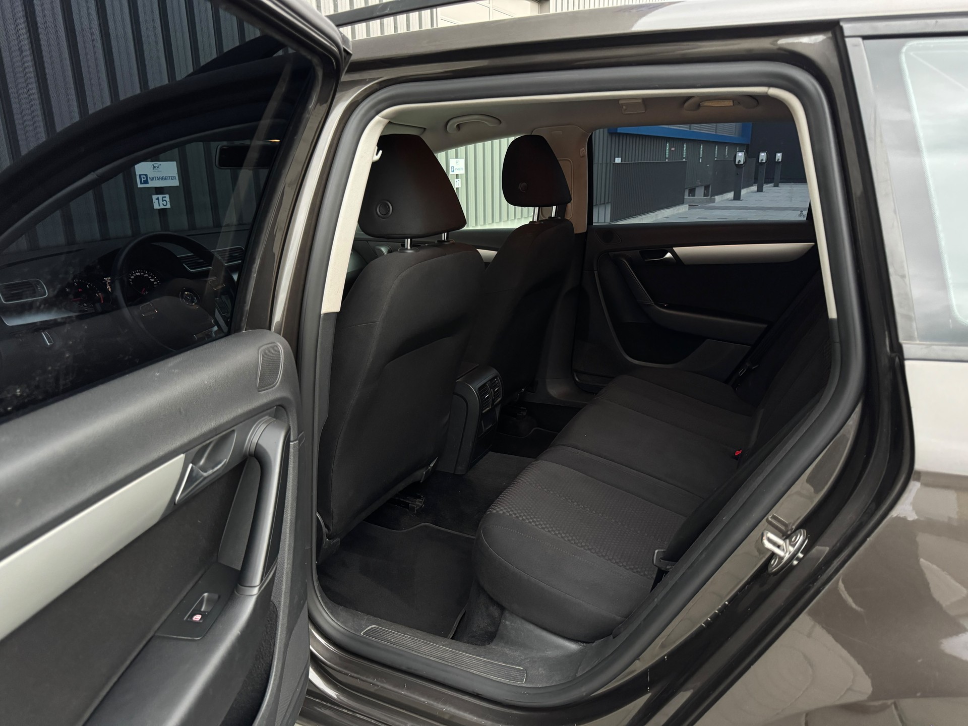 VW Passat Variant 2.0 TDI BMT Trendline 4M-image-14