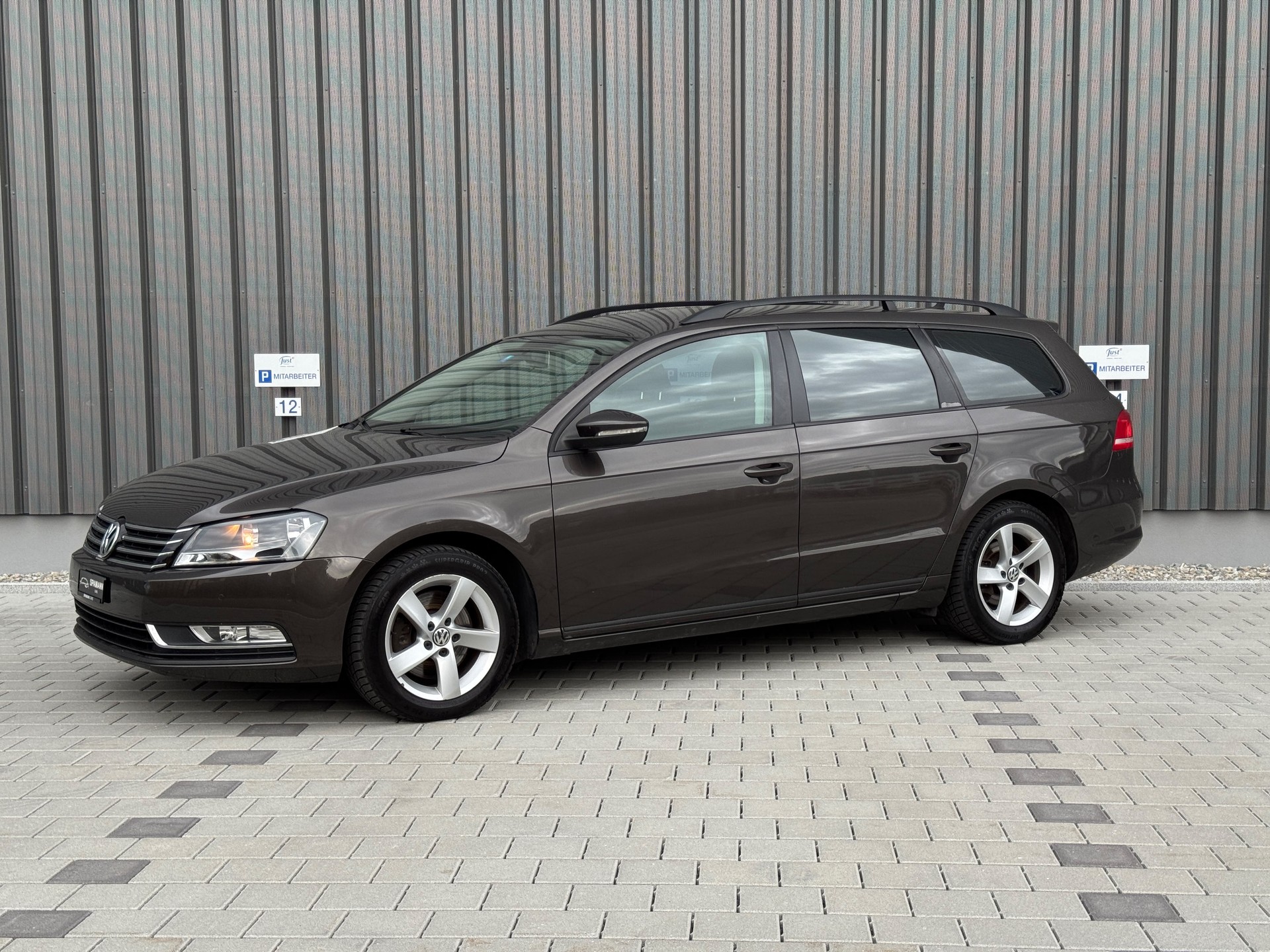 VW Passat Variant 2.0 TDI BMT Trendline 4M-image-2