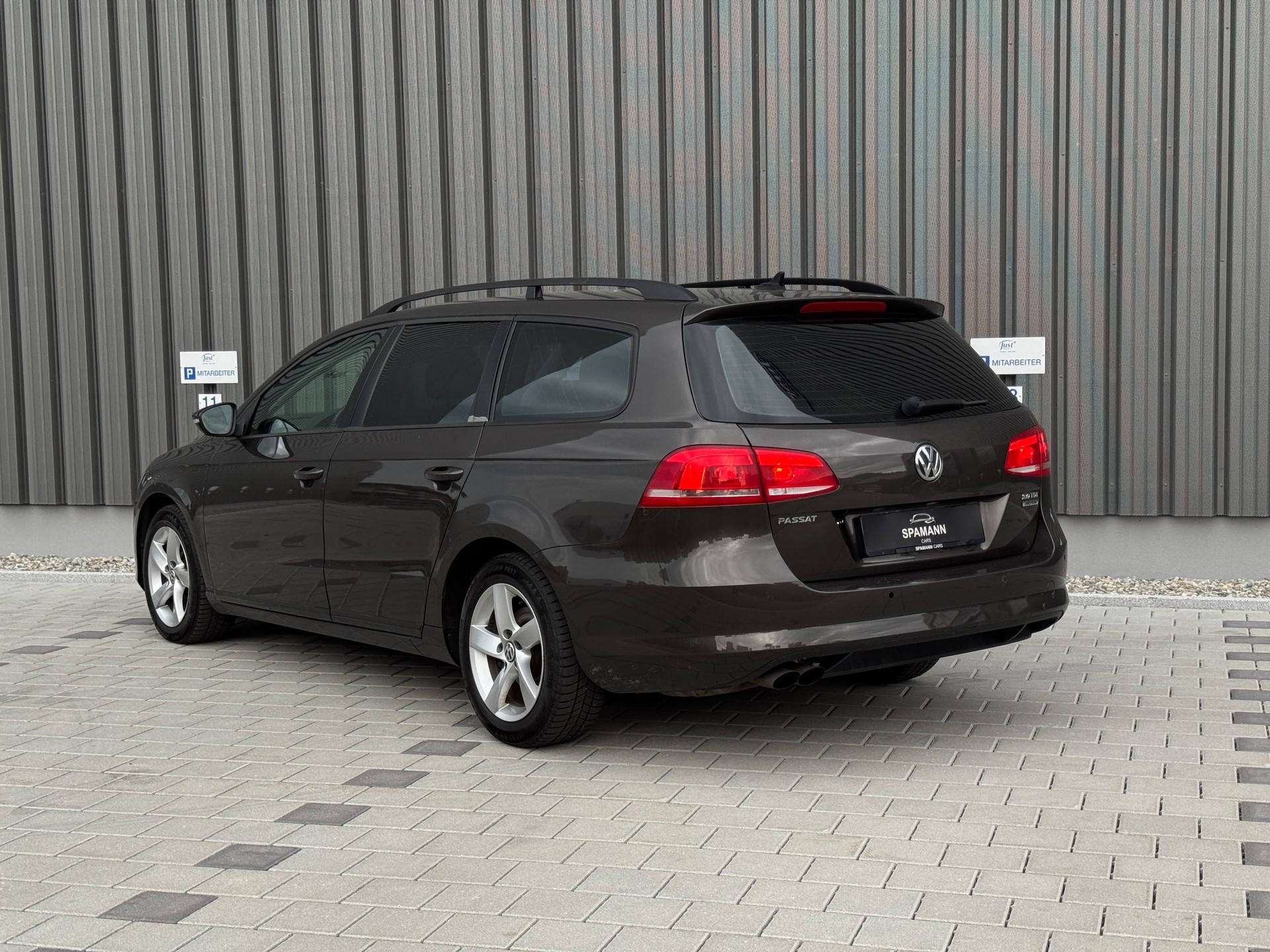 VW Passat Variant 2.0 TDI BMT Trendline 4M-image-5