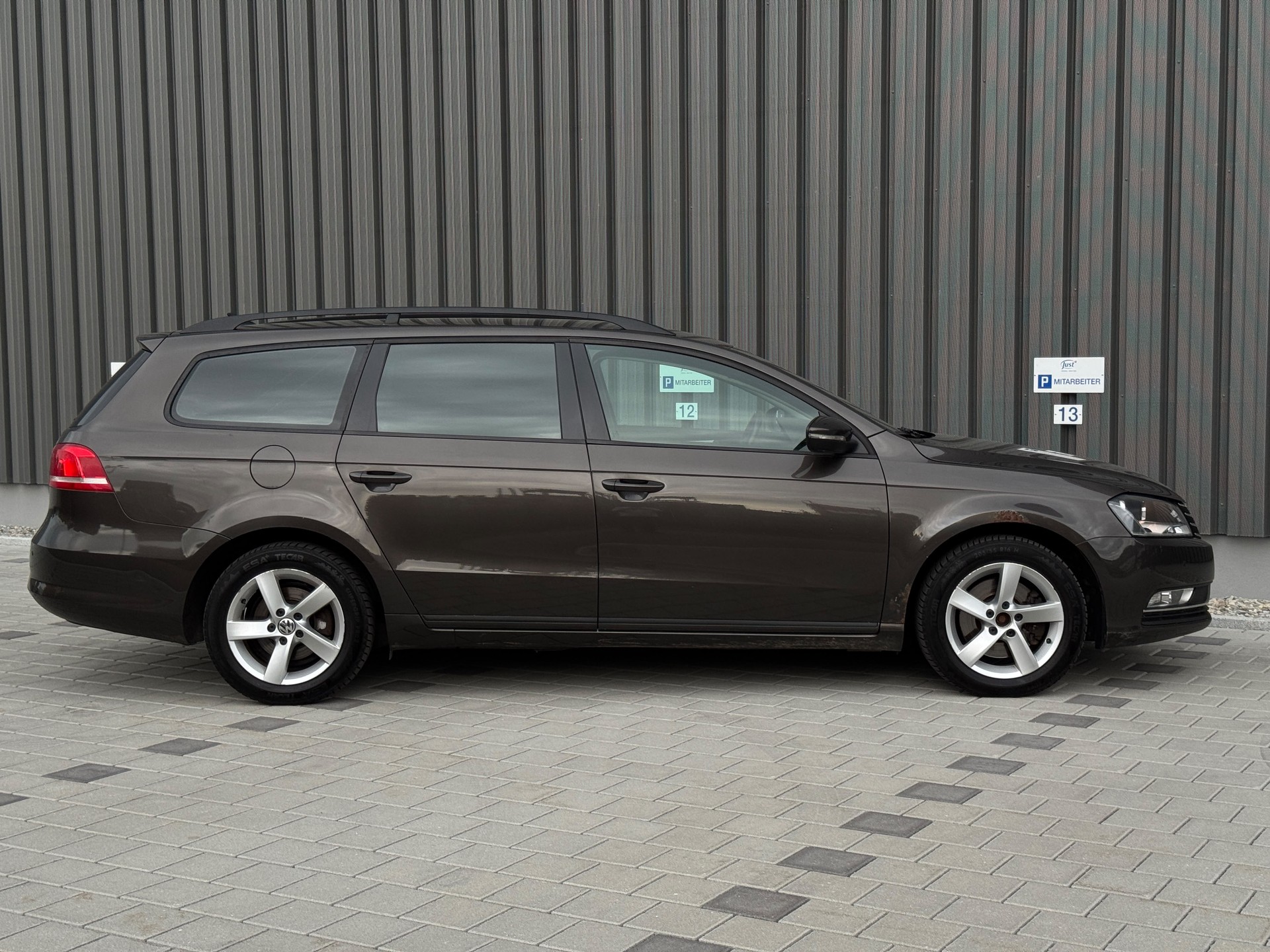 VW Passat Variant 2.0 TDI BMT Trendline 4M-image-8