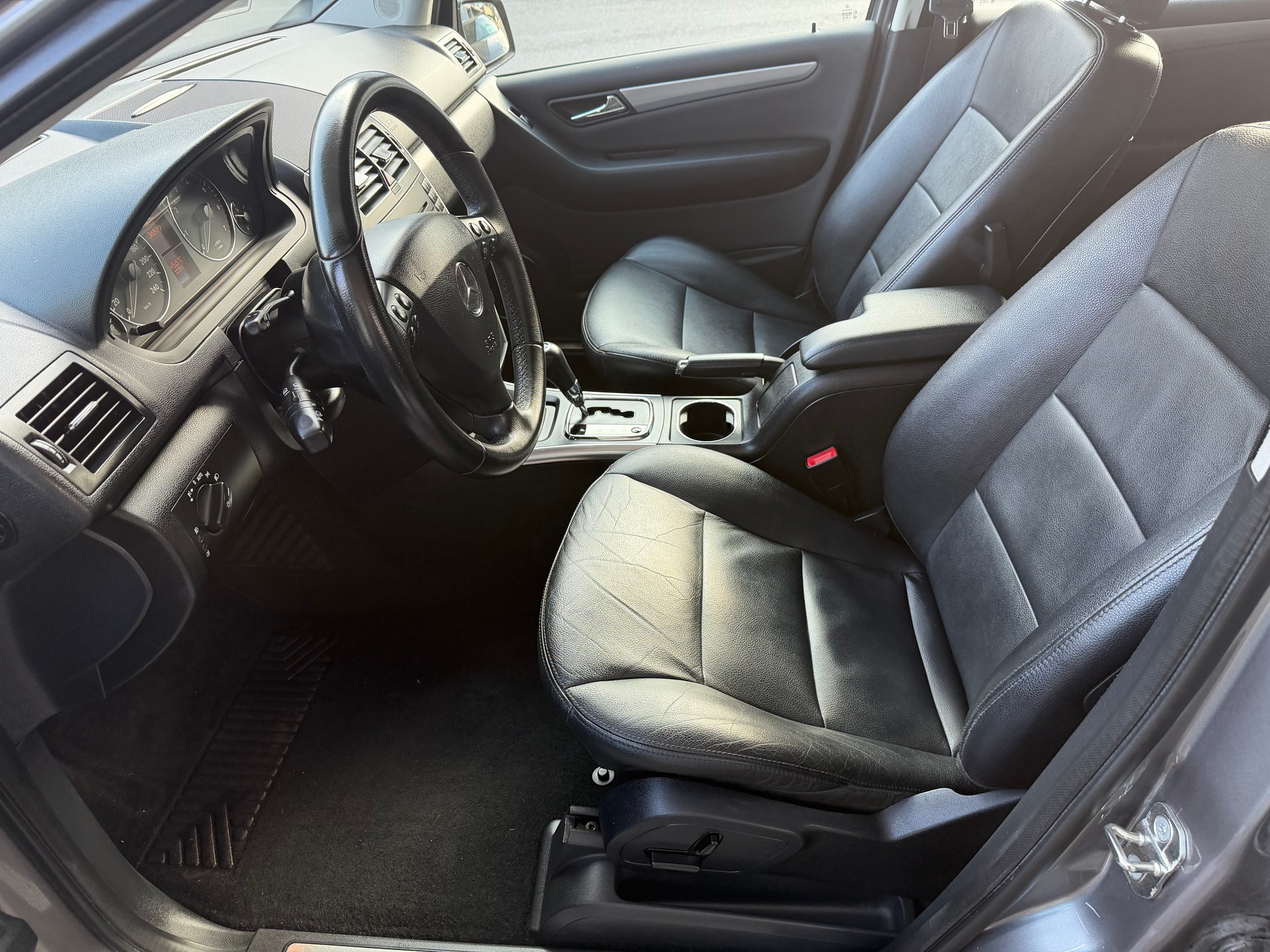MERCEDES-BENZ A 200 Avantgarde Autotronic-image-7