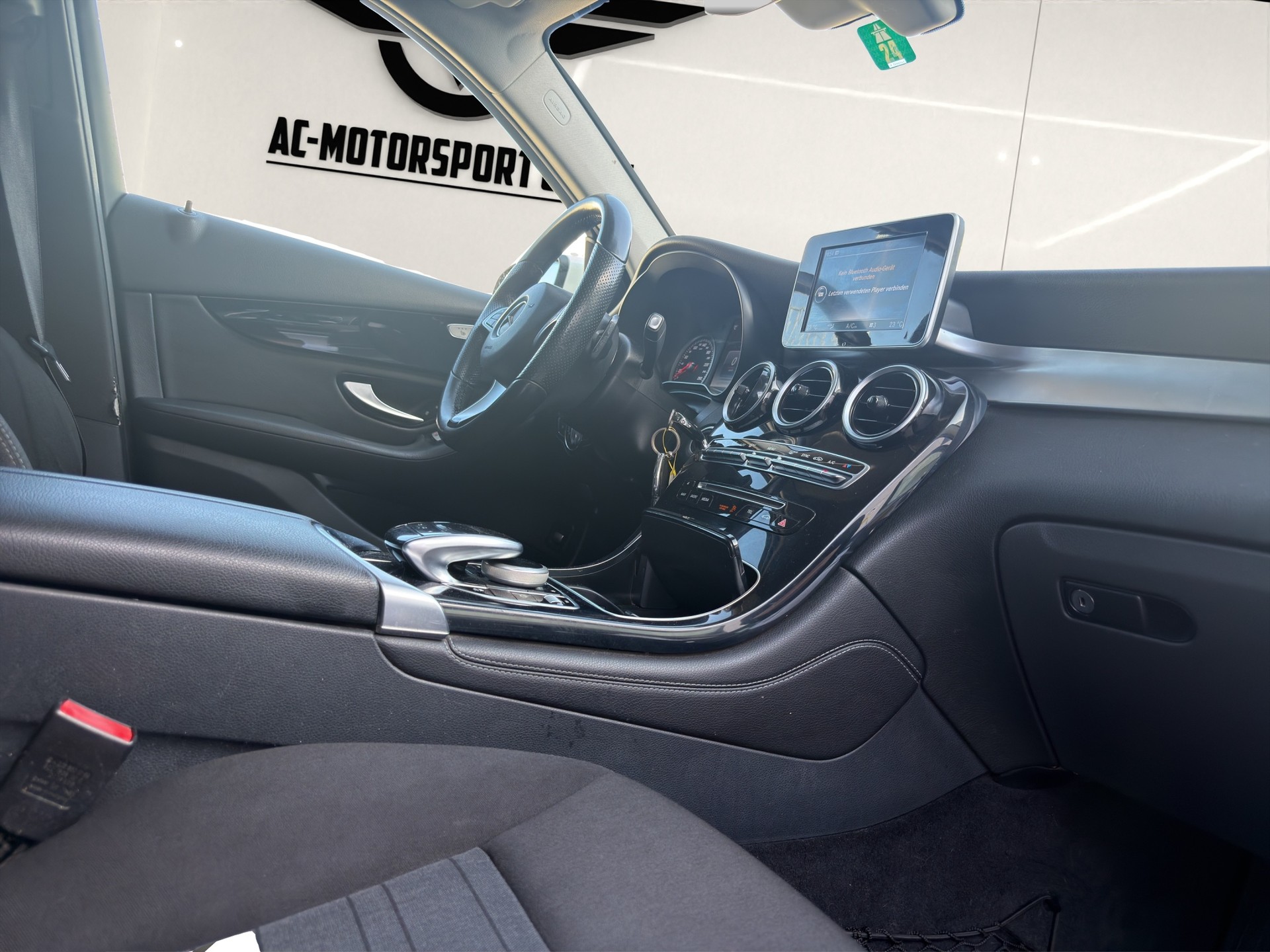MERCEDES-BENZ GLC 220 d 4Matic 9G-Tronic-image-12