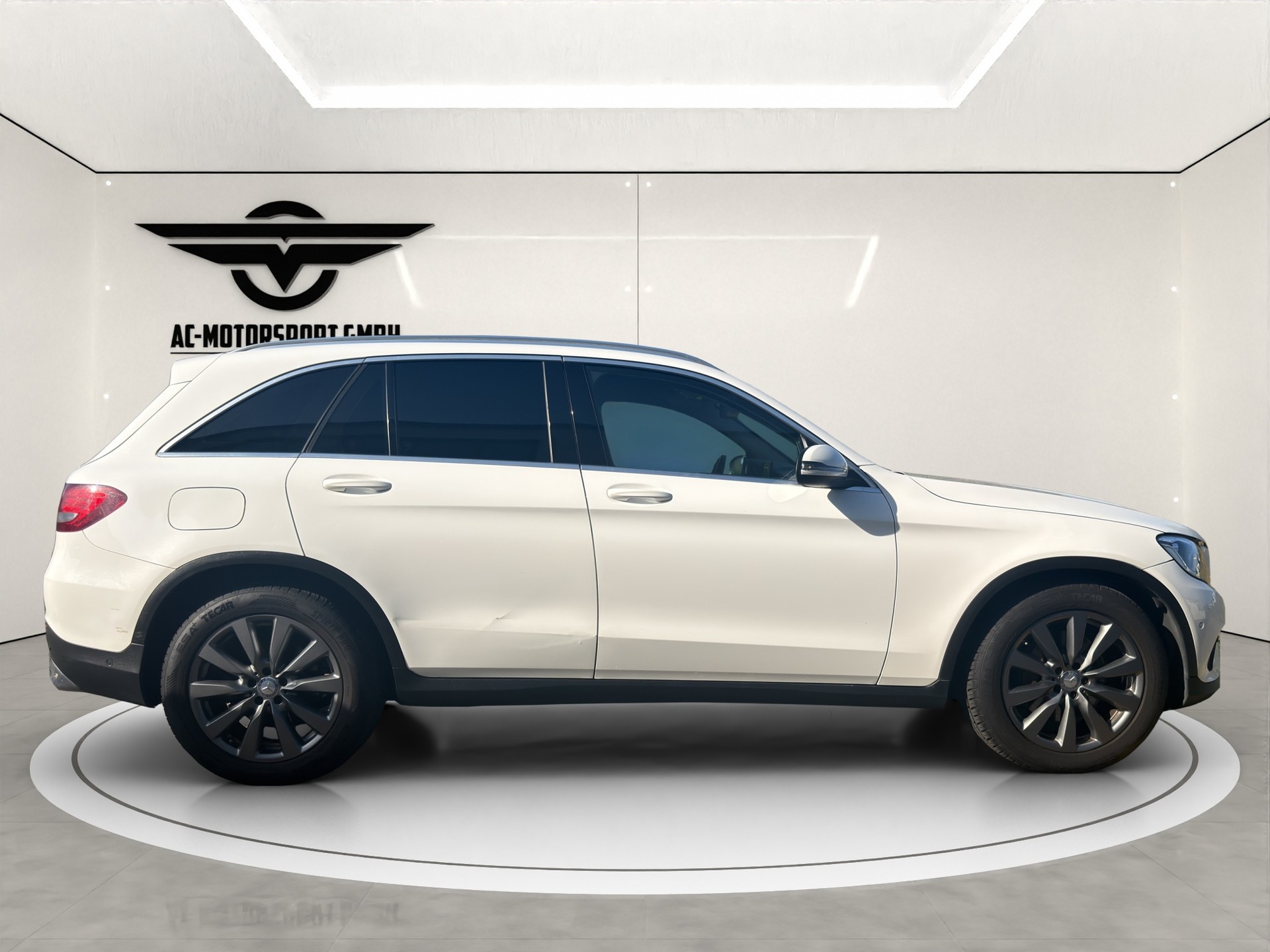 MERCEDES-BENZ GLC 220 d 4Matic 9G-Tronic-image-6
