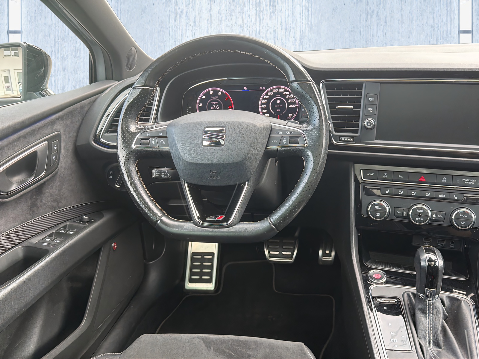 SEAT Leon ST 2.0 TSI Cupra 300 4 Drive DSG-image-11