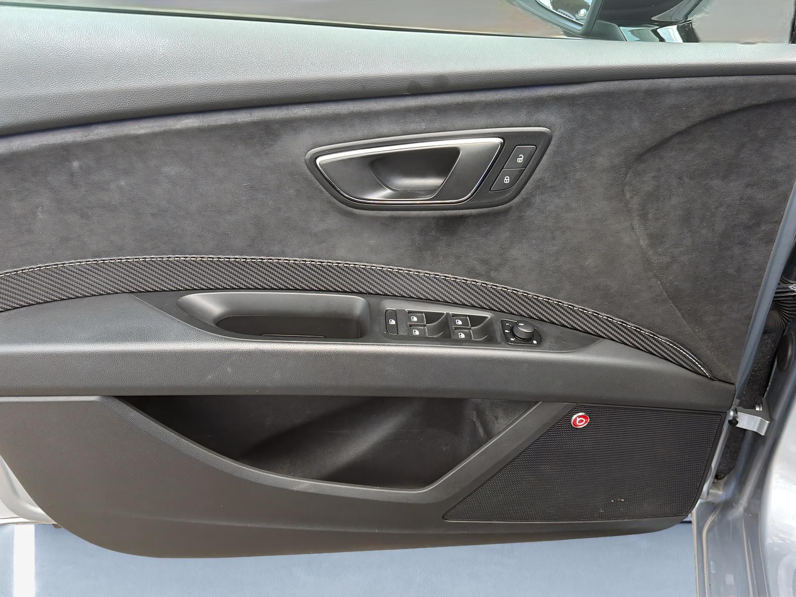 SEAT Leon ST 2.0 TSI Cupra 300 4 Drive DSG-image-10