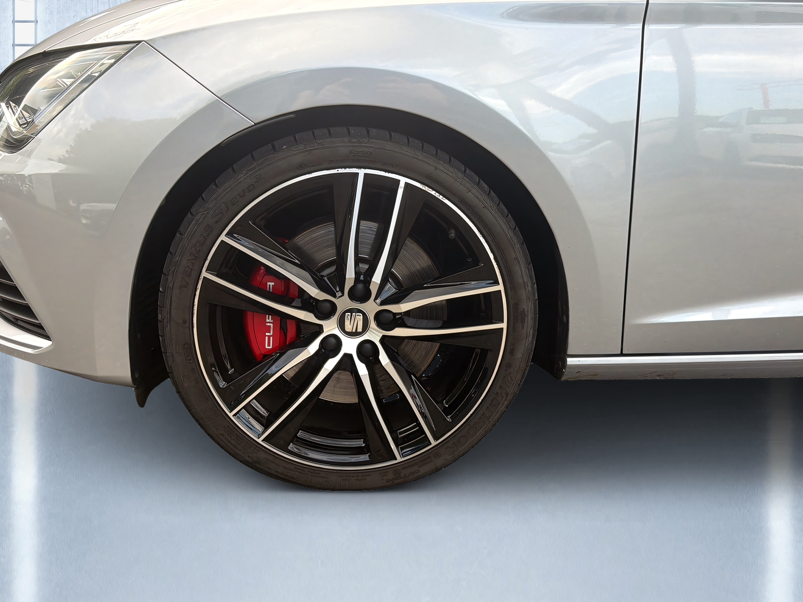 SEAT Leon ST 2.0 TSI Cupra 300 4 Drive DSG-image-8
