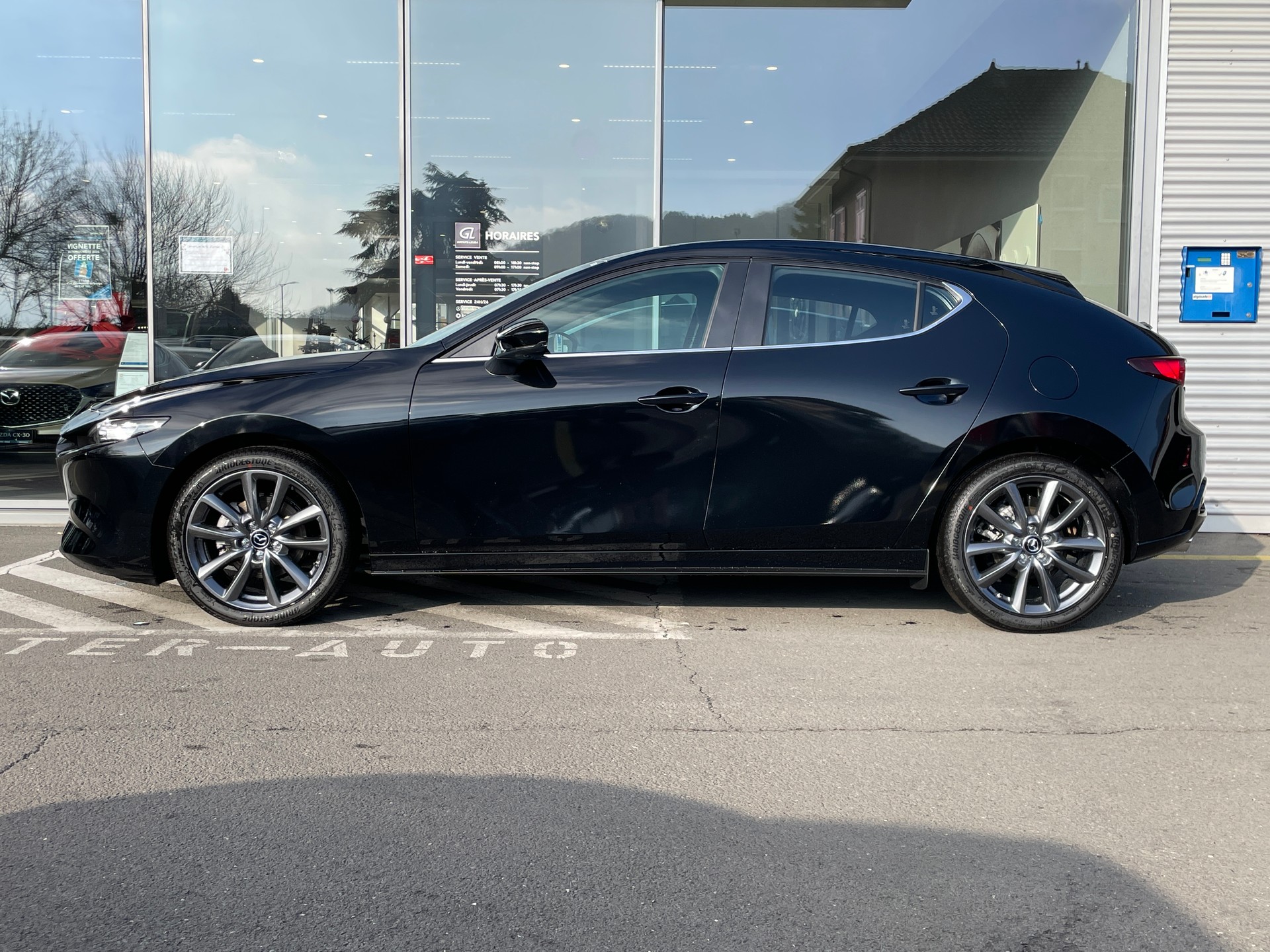 MAZDA 3 Hatchback SKYACTIV-G M Hybrid 140 Centre Line Automat-image-2
