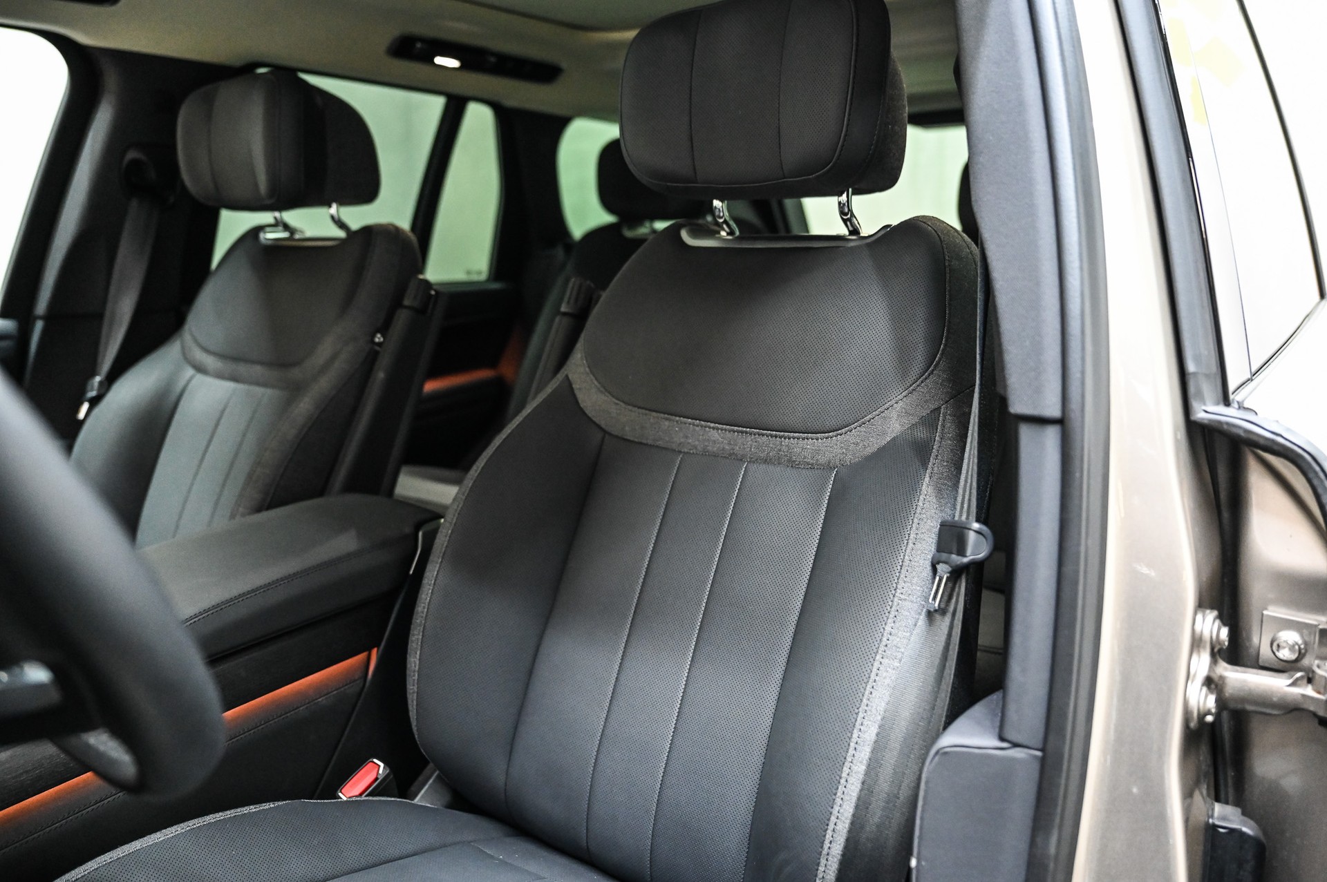 LAND ROVER Range Rover 3.0 TD6 350 HSE-image-29