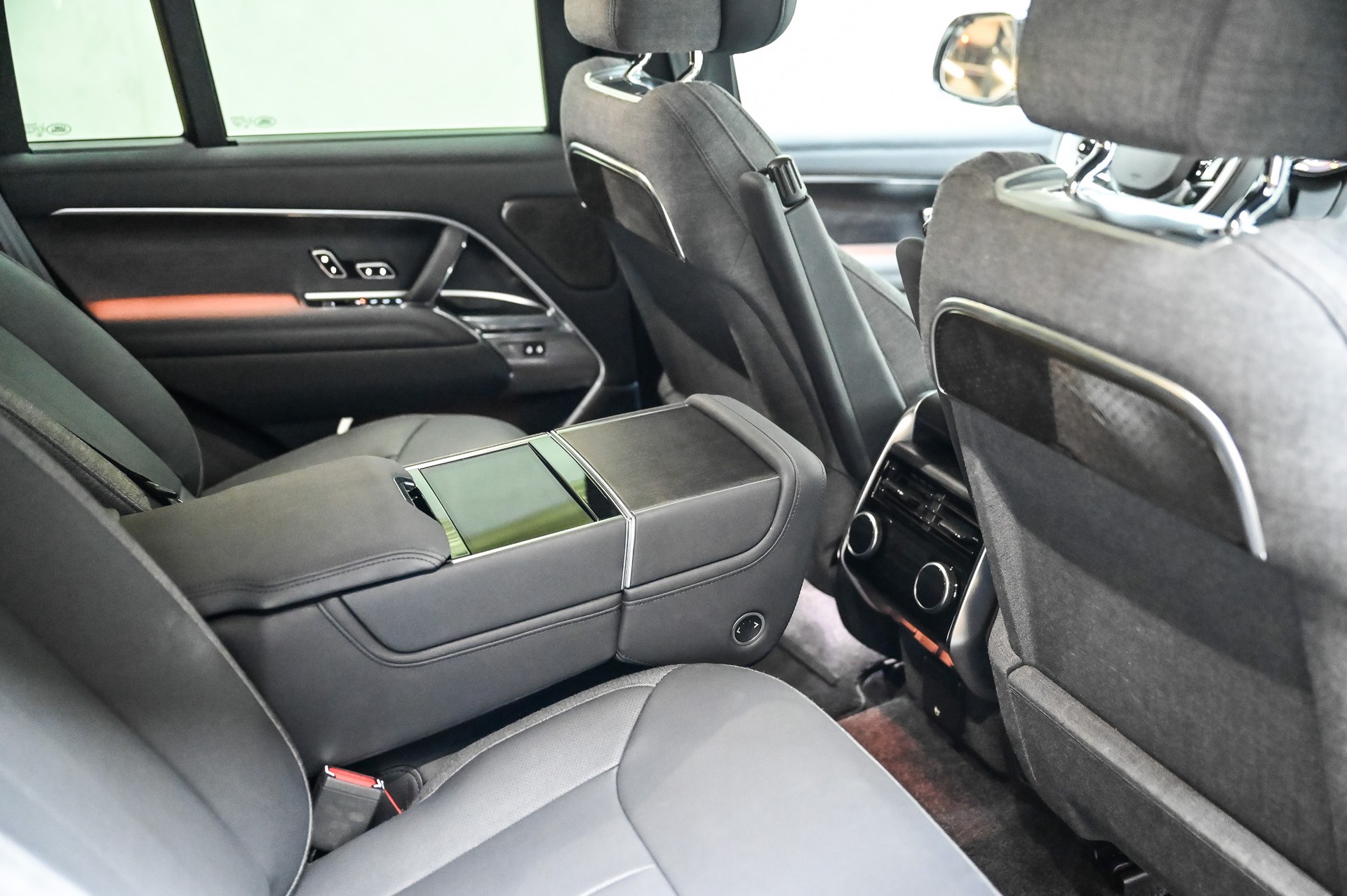 LAND ROVER Range Rover 3.0 TD6 350 HSE-image-37