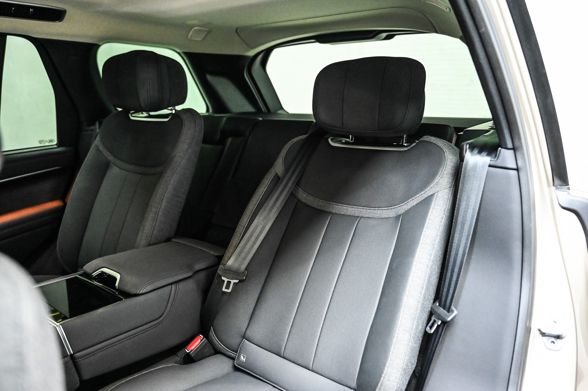 LAND ROVER Range Rover 3.0 TD6 350 HSE-image-33
