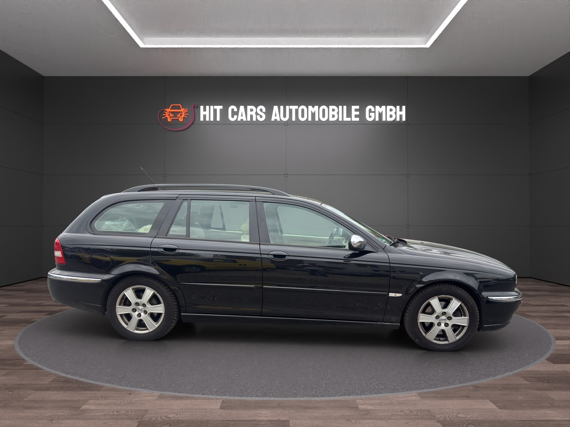 JAGUAR X-Type Estate 2.5 V6 Traction4 Cl. Anniv. Pack Aut.-image-3