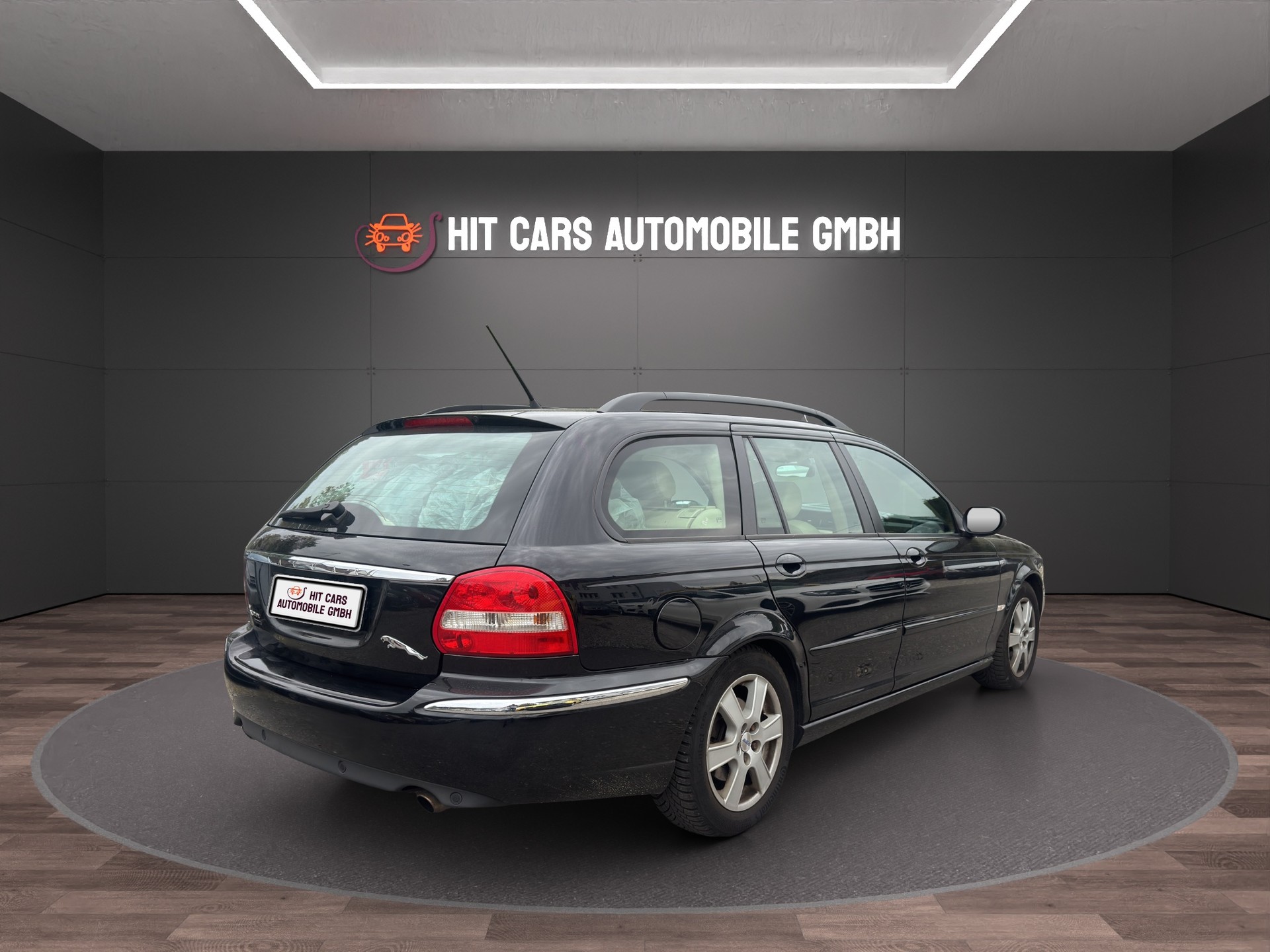 JAGUAR X-Type Estate 2.5 V6 Traction4 Cl. Anniv. Pack Aut.-image-4