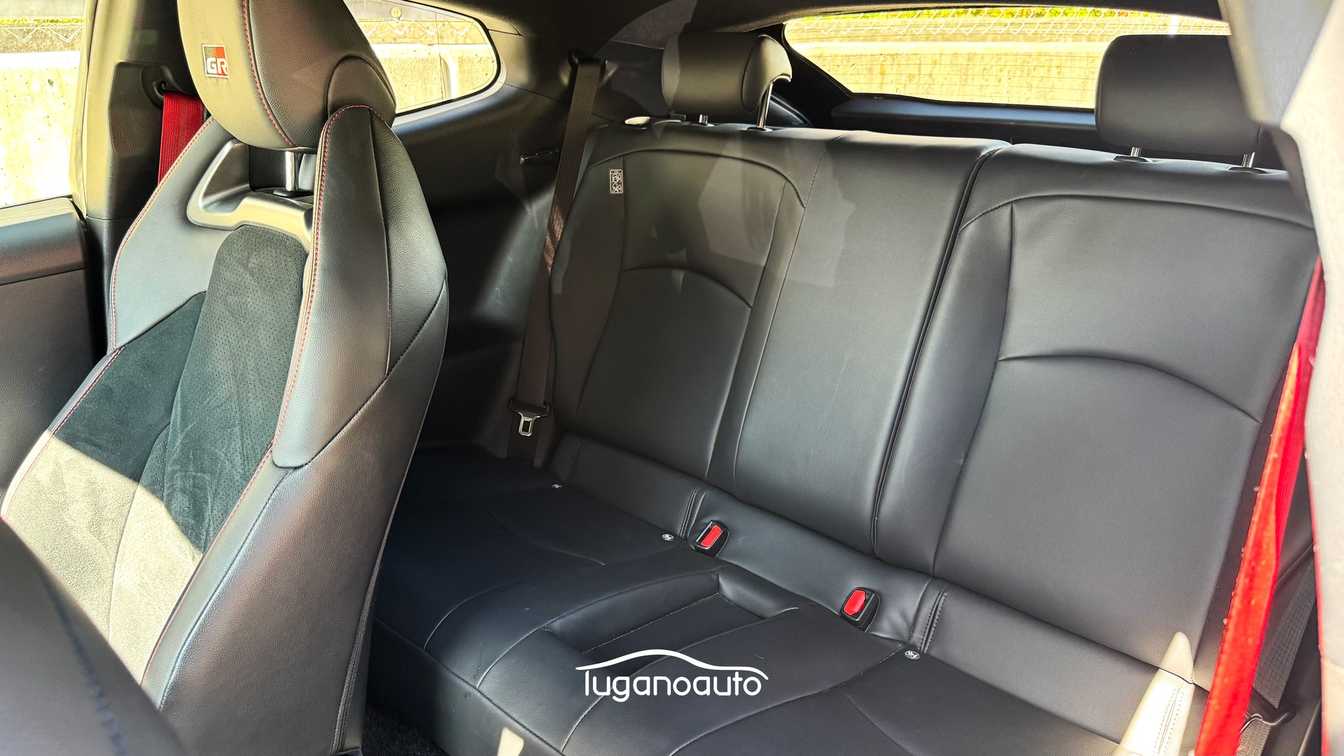 TOYOTA Yaris 1.6 GR Sport A-image-11