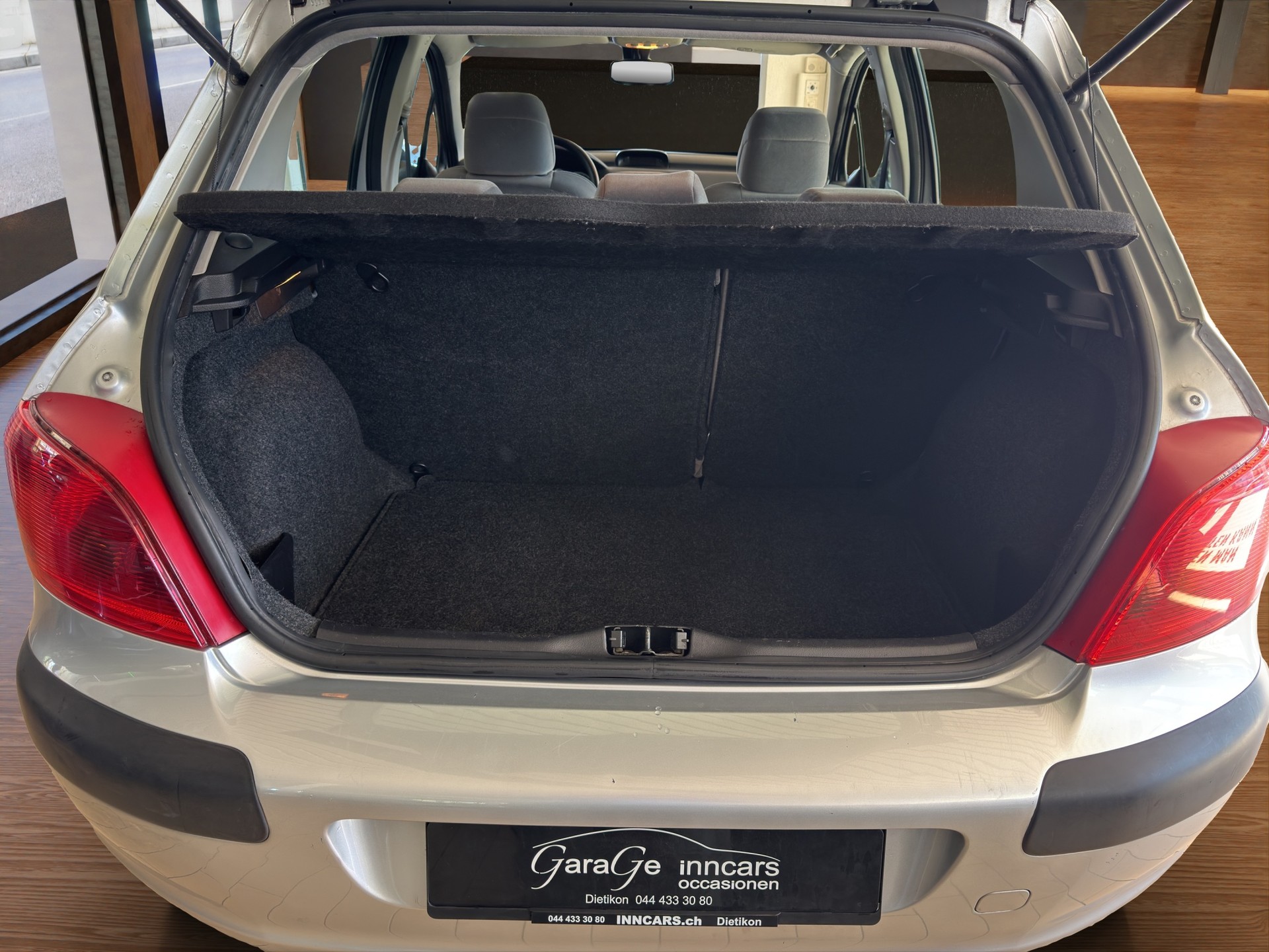 PEUGEOT 307 2.0 16V XS-image-9