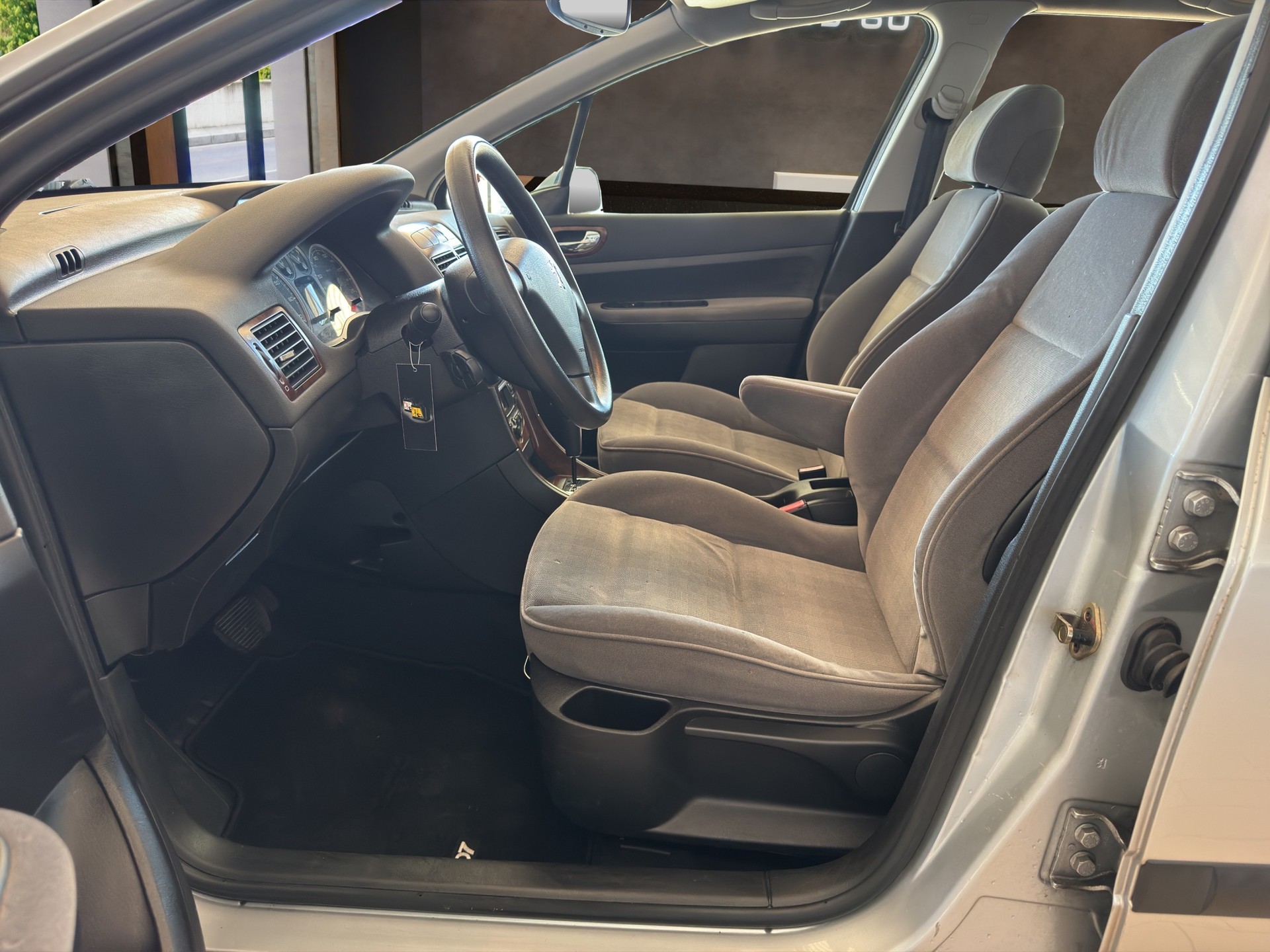 PEUGEOT 307 2.0 16V XS-image-6