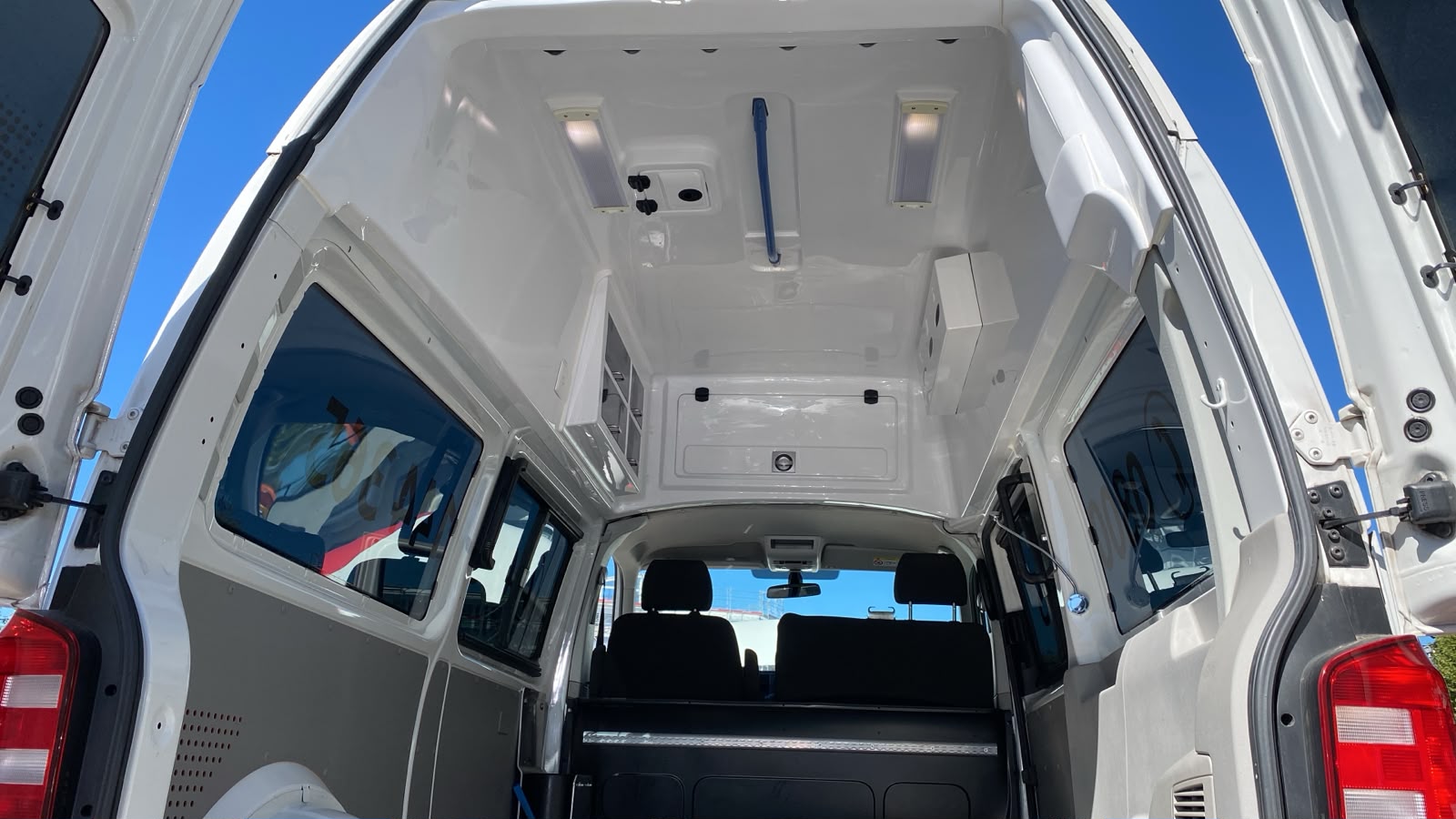 VW T6.1 2.0 TDI DSG-image-8